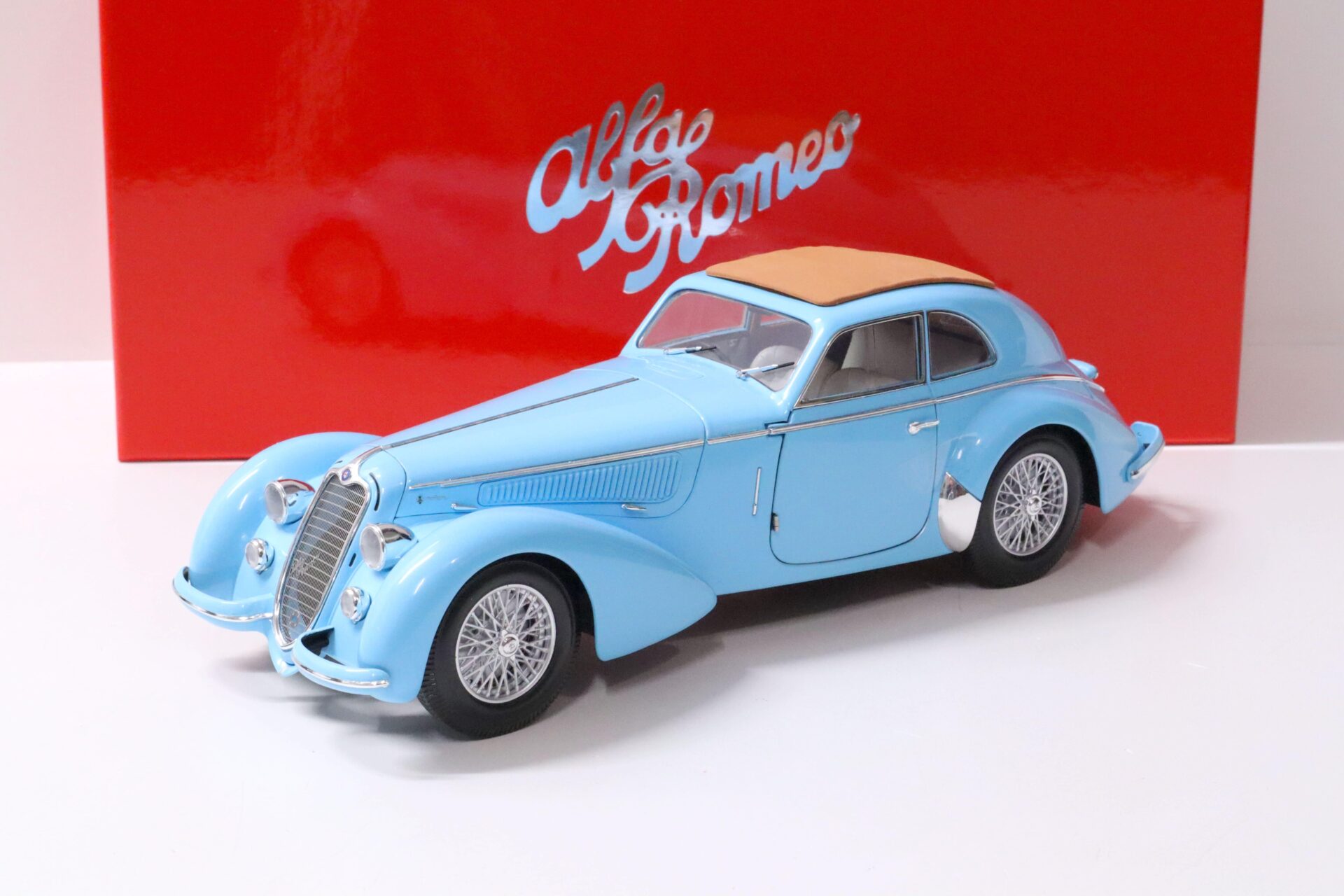 1:18 Minichamps Alfa Romeo 8C 2900B Lungo 1938 light blue