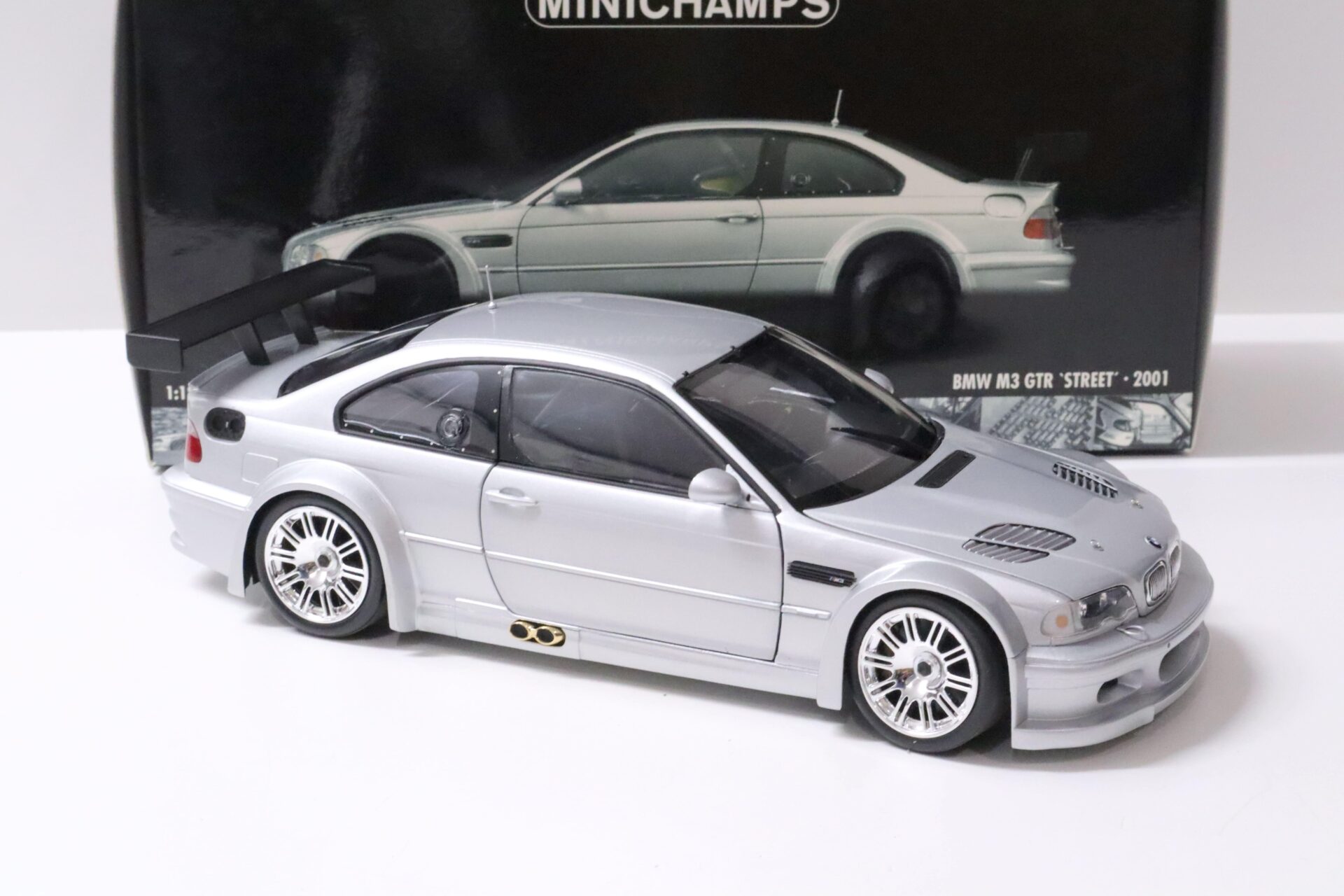 1:18 Minichamps BMW M3 GTR E46 Street 2001 silver