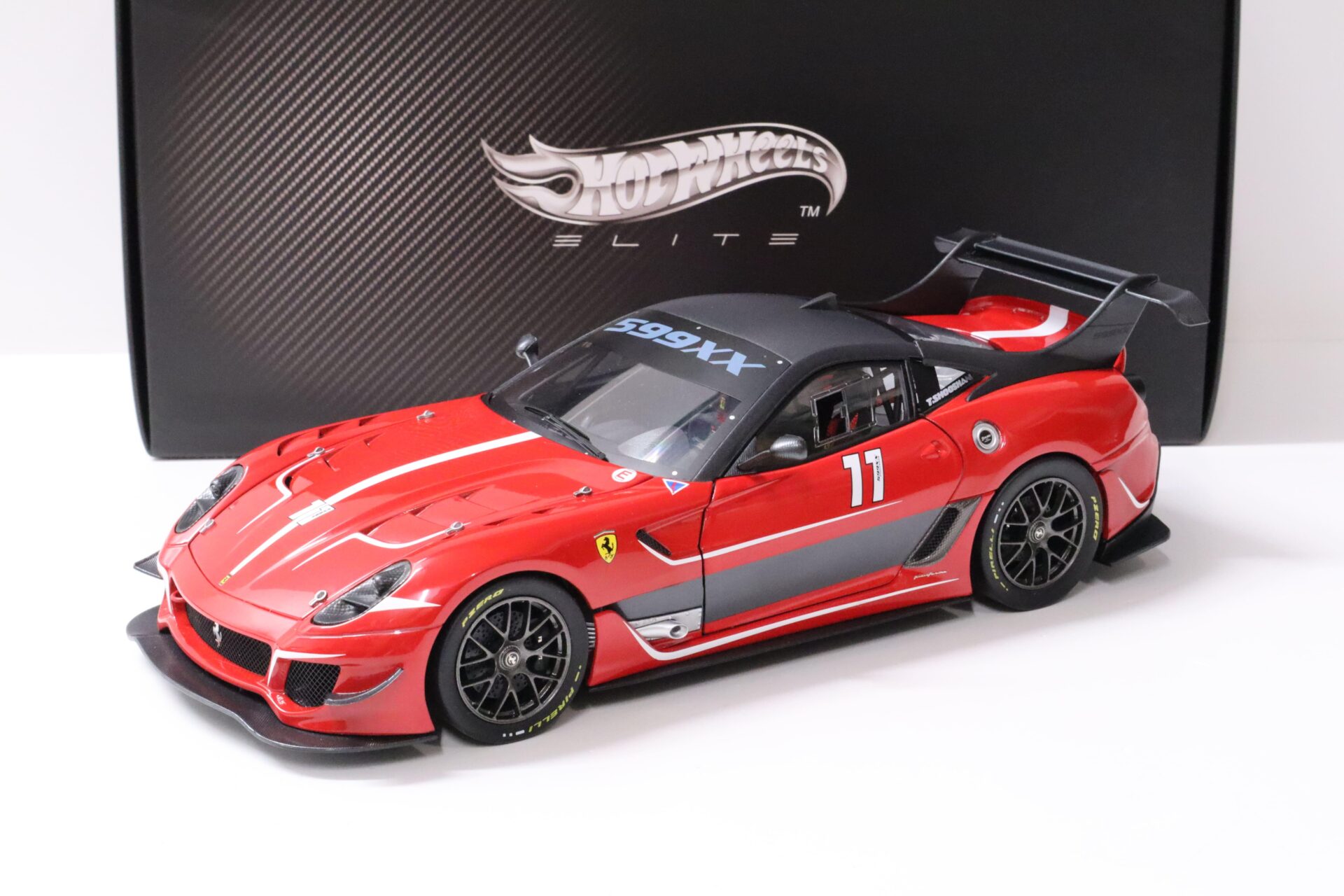 1:18 Hot Wheels Elite Ferrari 599XX EVO #11 red BCJ91