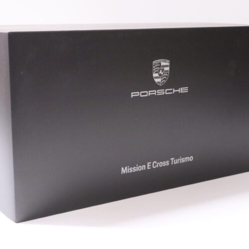 1:18 Spark Porsche Mission E Cross Turismo 2018 white/grey metallic DEALER VERSION