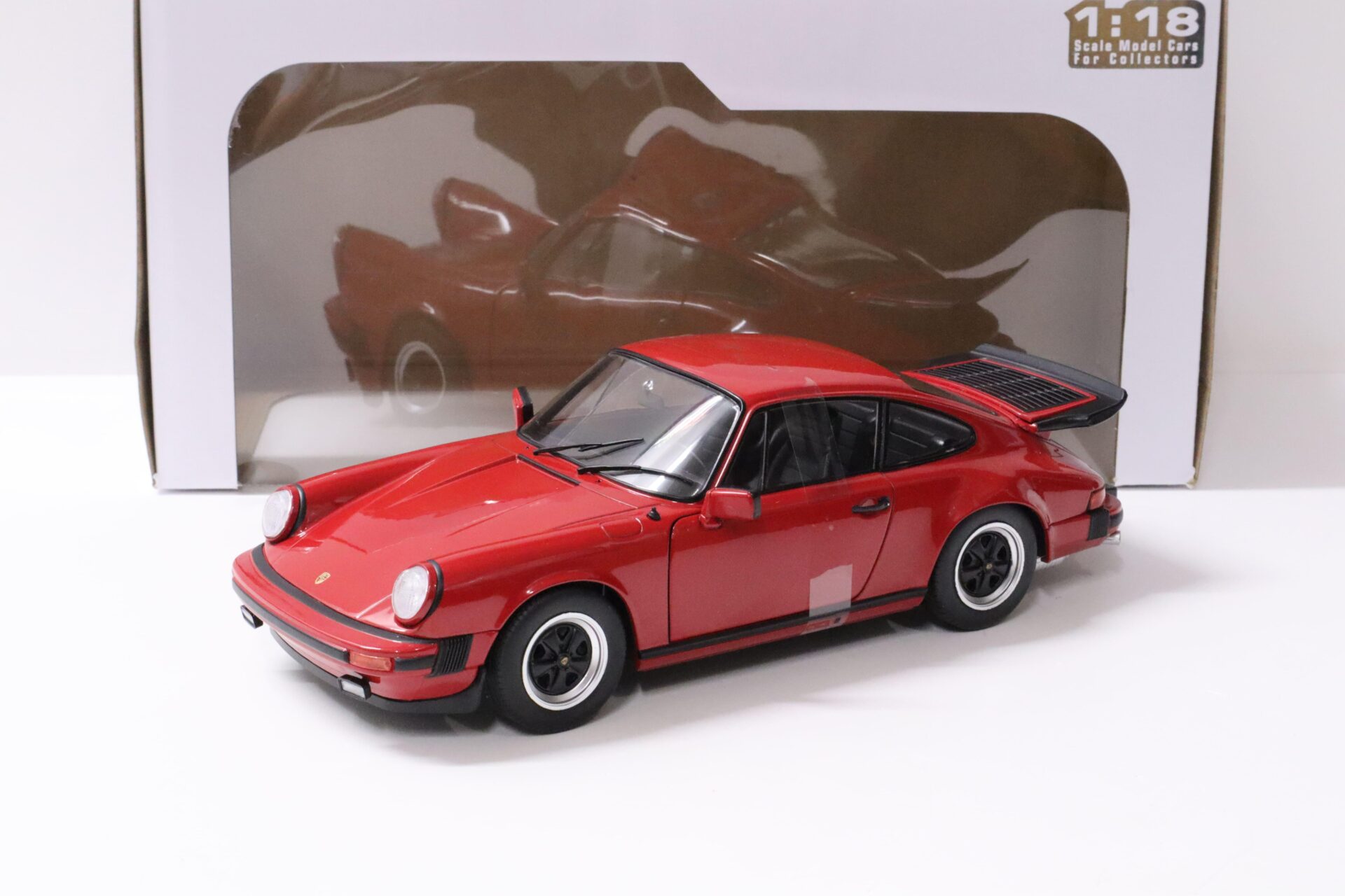 1:18 Solido Porsche 911 Carrera 3.2 Coupe red 1984