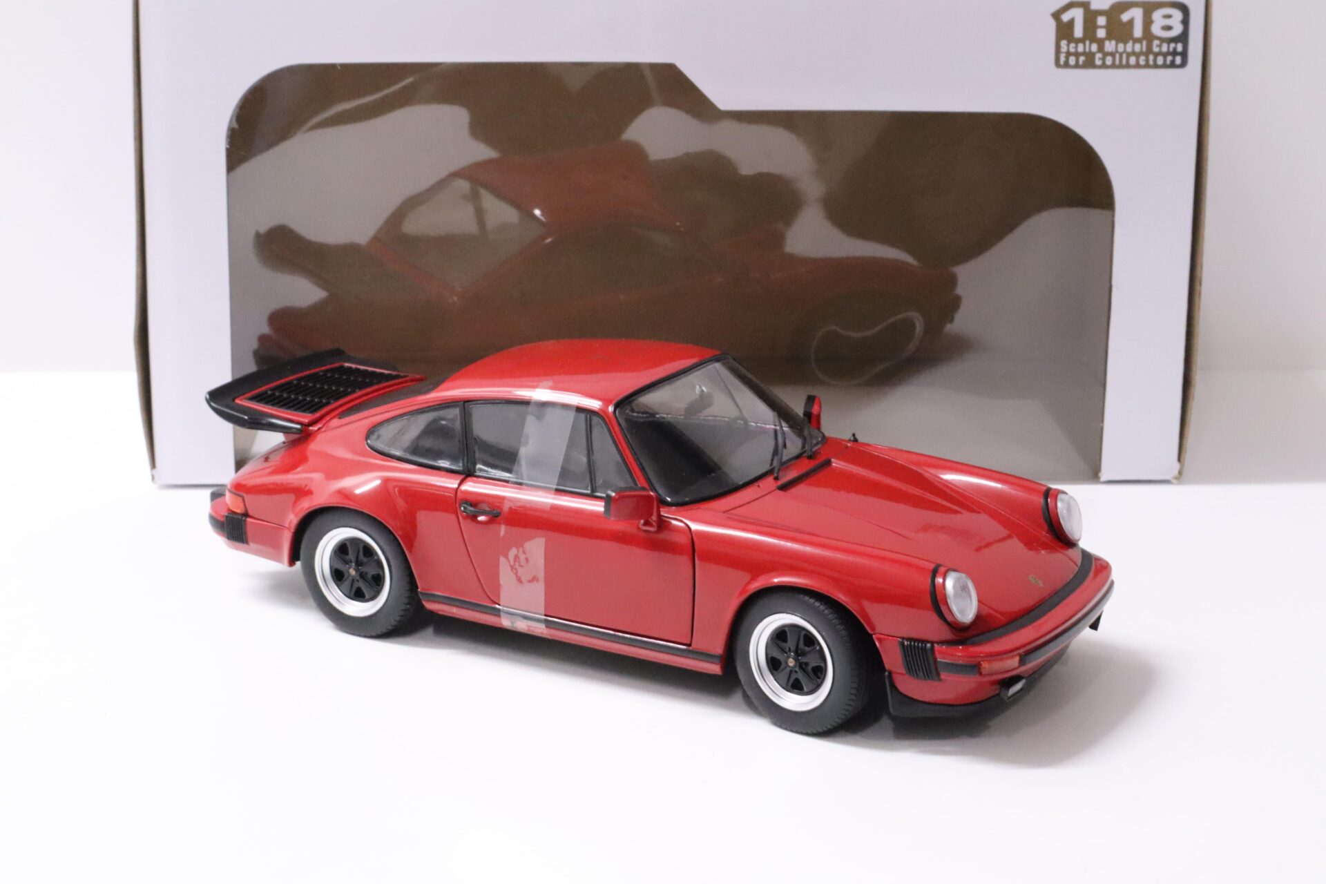 1:18 Solido Porsche 911 Carrera 3.2 Coupe red 1984