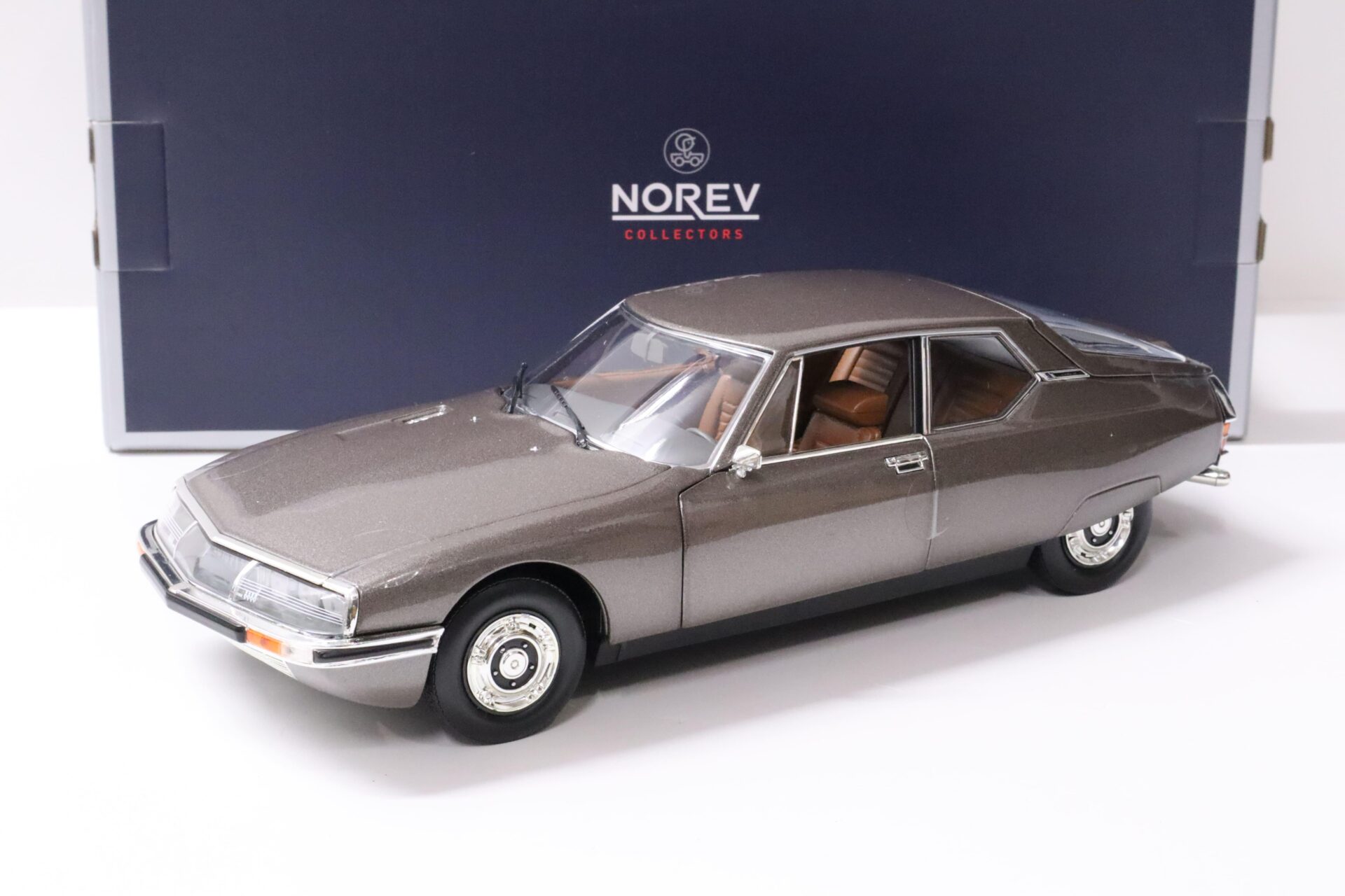ID 59541 orig.jpg 1:18 NOREV Citroen SM 1971 Scarabee Brown metallic