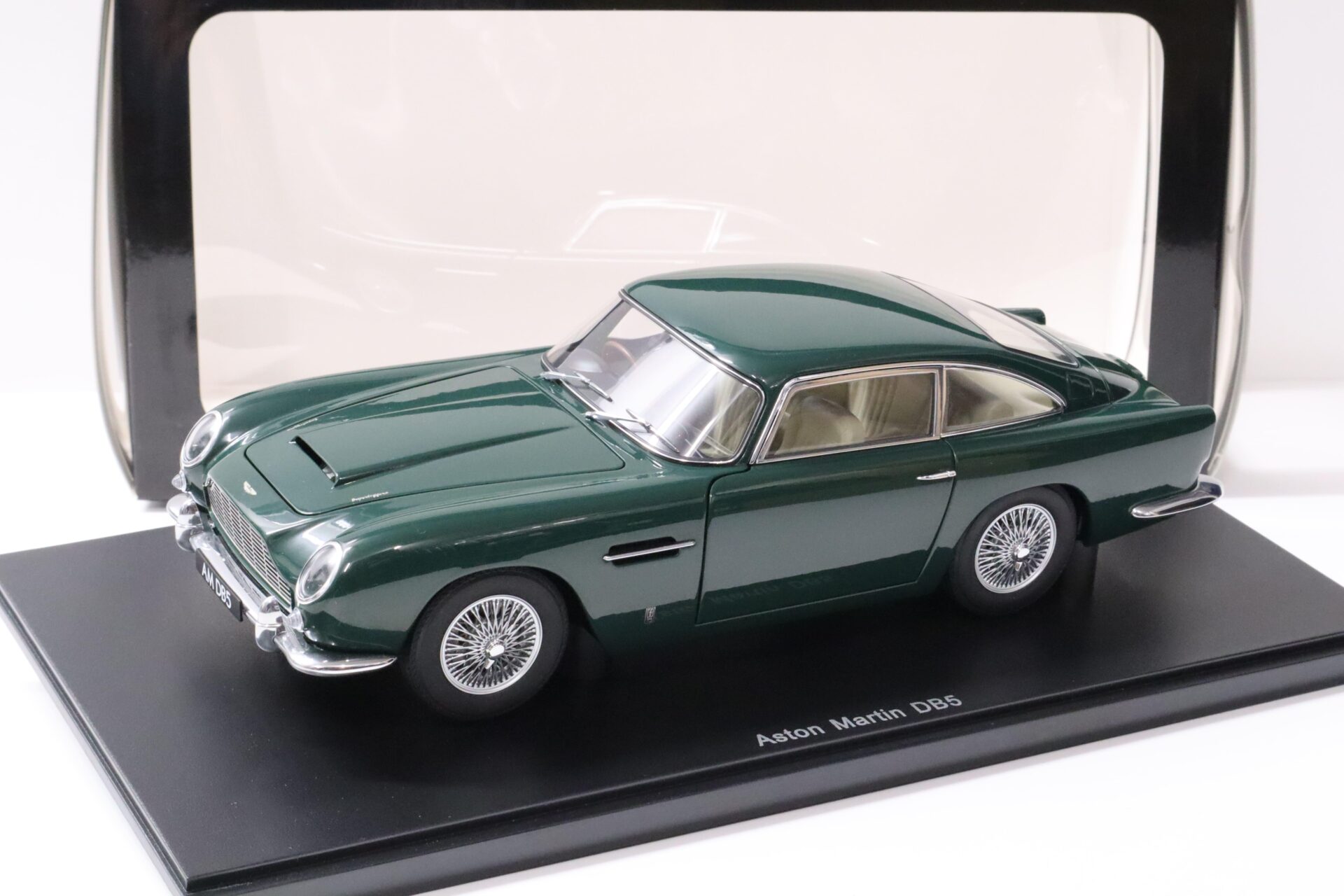 1:18 AUTOart Aston Martin DB5 Coupe dark green