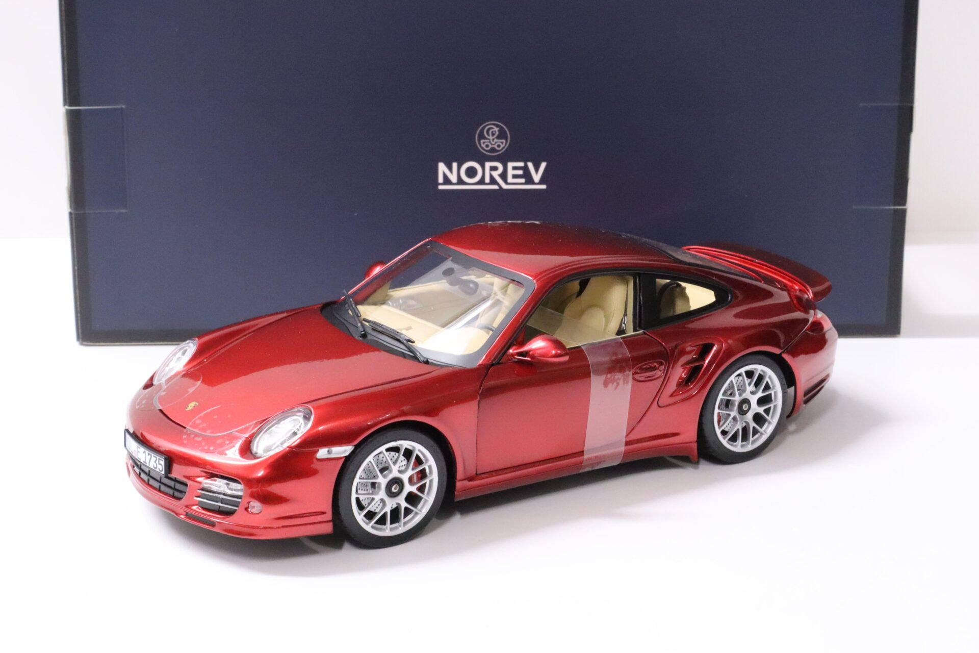 ID 59743 orig.jpg 1:18 Norev Porsche 911 (997) Turbo Coupe red metallic 2010 - Limited 200 pcs.