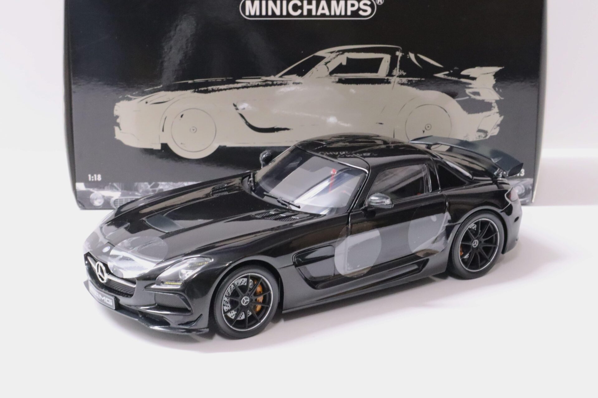 1:18 Minichamps Mercedes SLS AMG Black Series 2013 black metallic