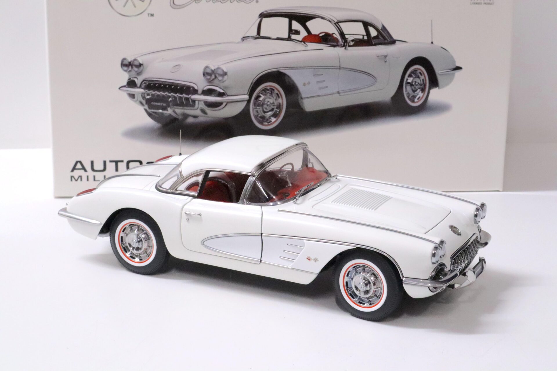 1:18 AUTOart Chevrolet Corvette C1 1958 Snowcrest white