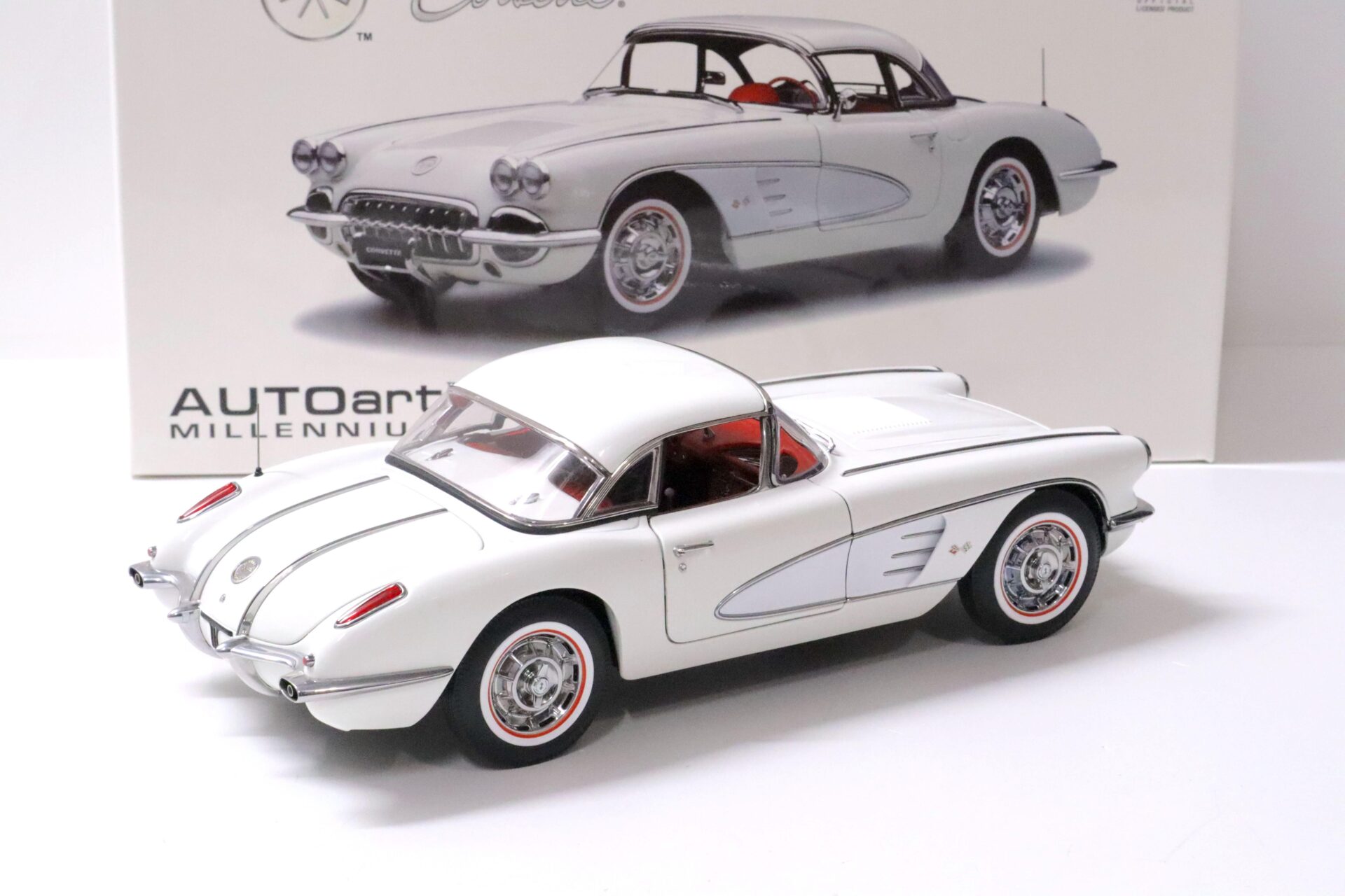 1:18 AUTOart Chevrolet Corvette C1 1958 Snowcrest white