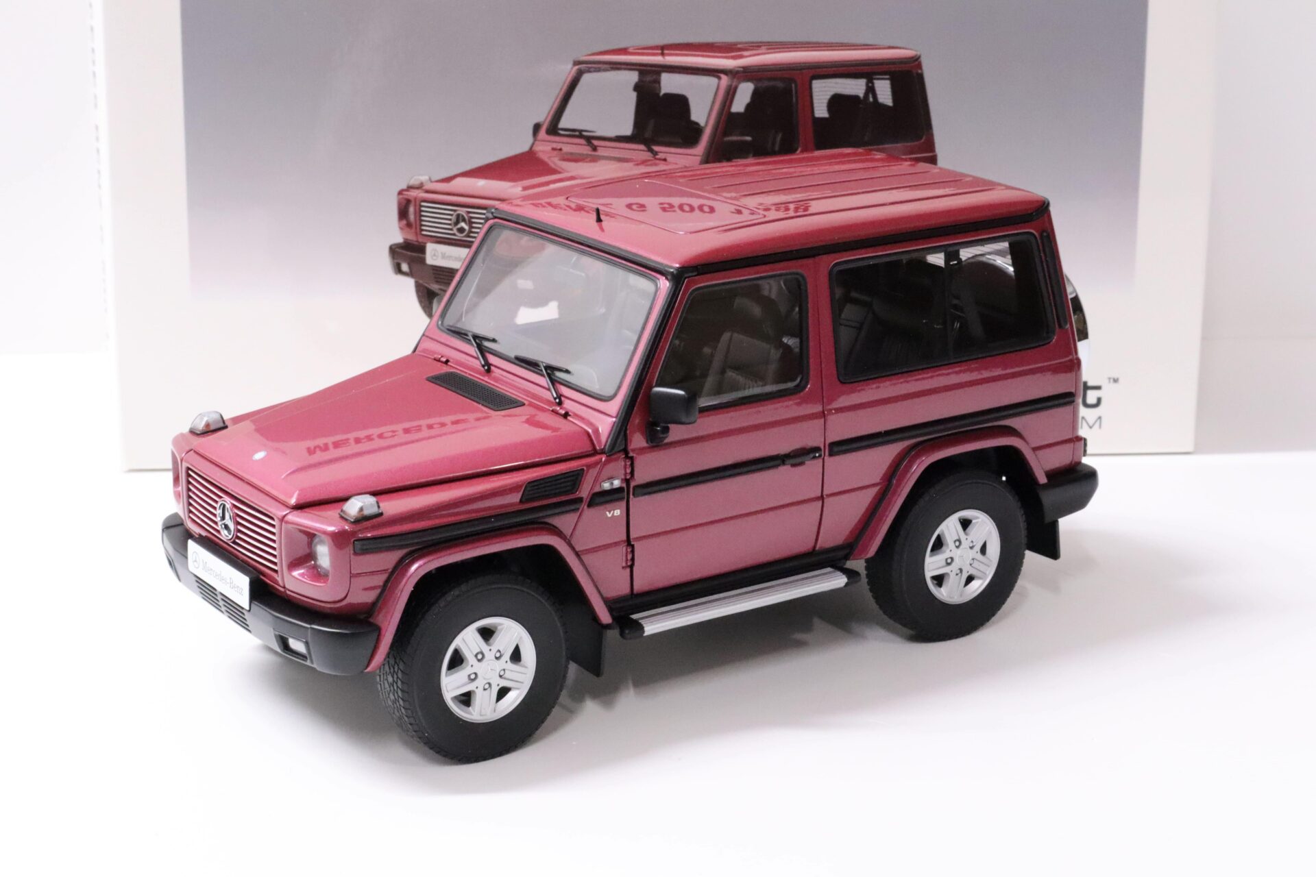 ID 59903 orig.jpg 1:18 AUTOart Mercedes G-Klasse G500 SWB 1998 red