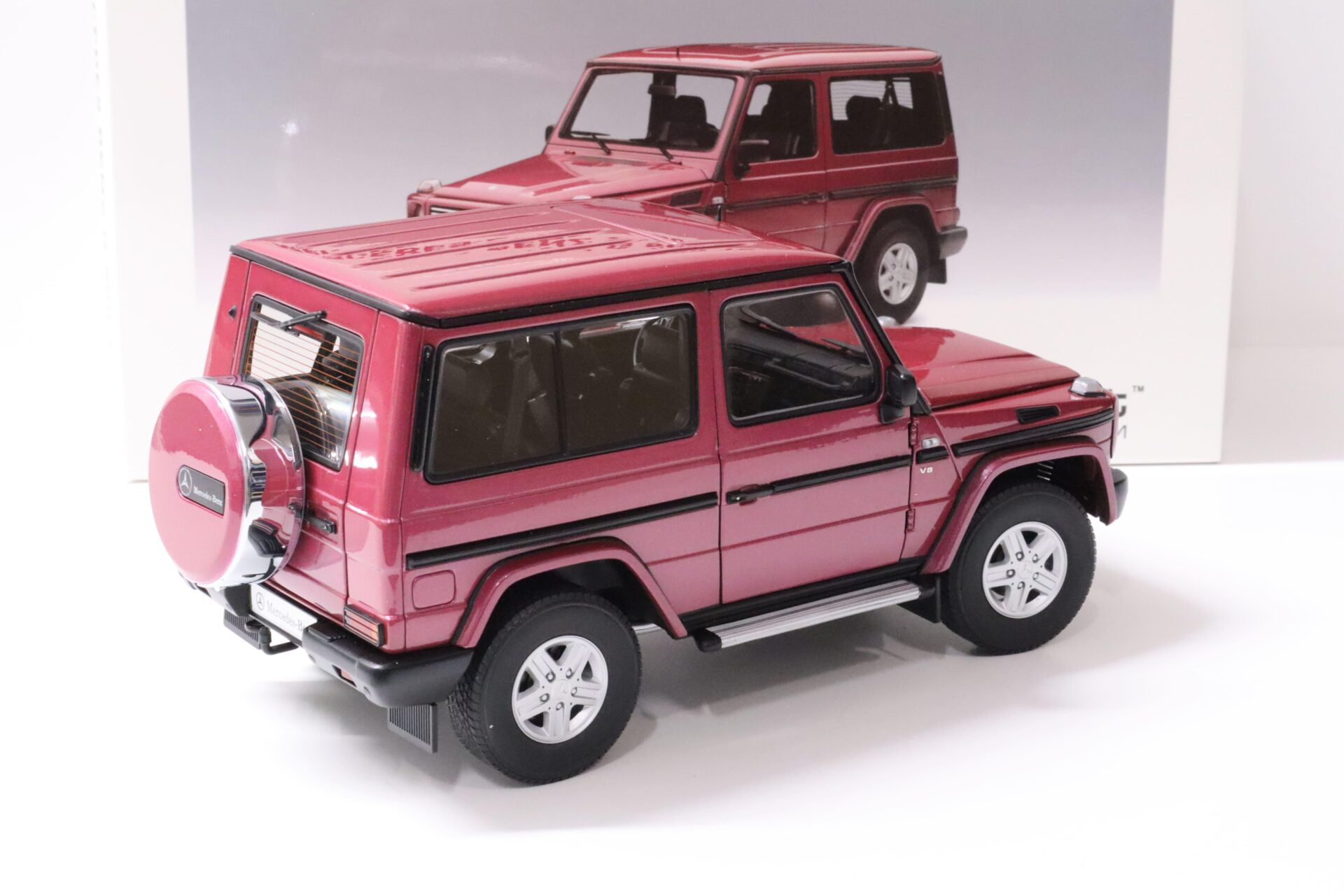 1:18 AUTOart Mercedes G-Klasse G500 SWB 1998 red