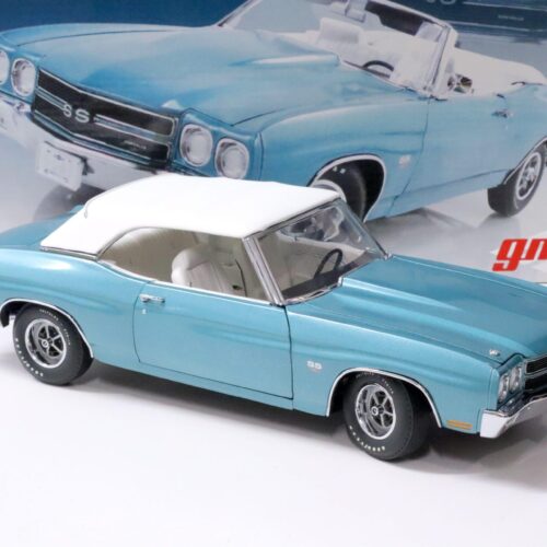 1:18 GMP 1970 Chevrolet Chevelle SS Convertible light blue metallic + white Top - Image 2