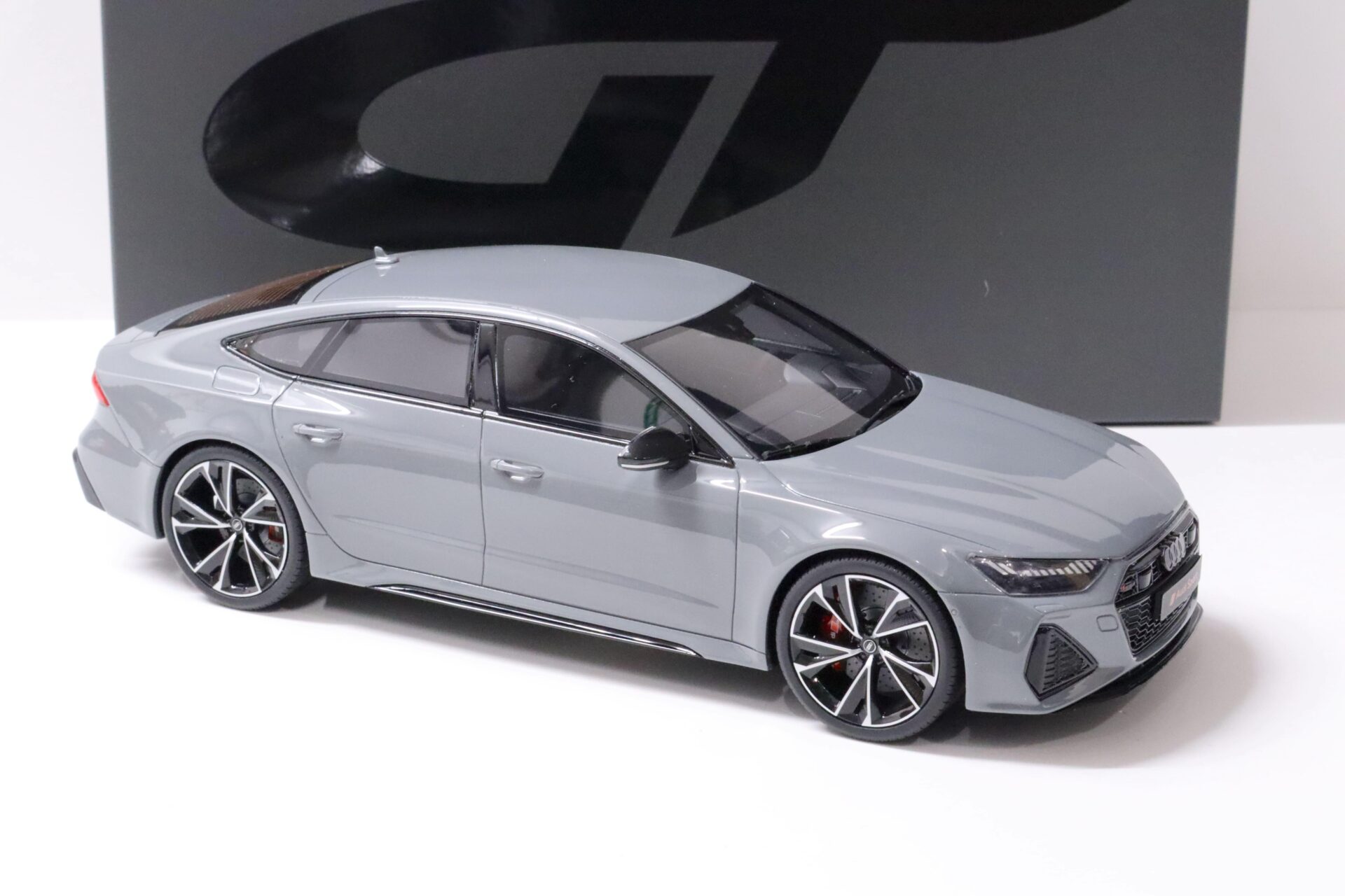 1:18 GT Spirit GT823 Audi RS7 (C8) Sportback Nardo grey 2020