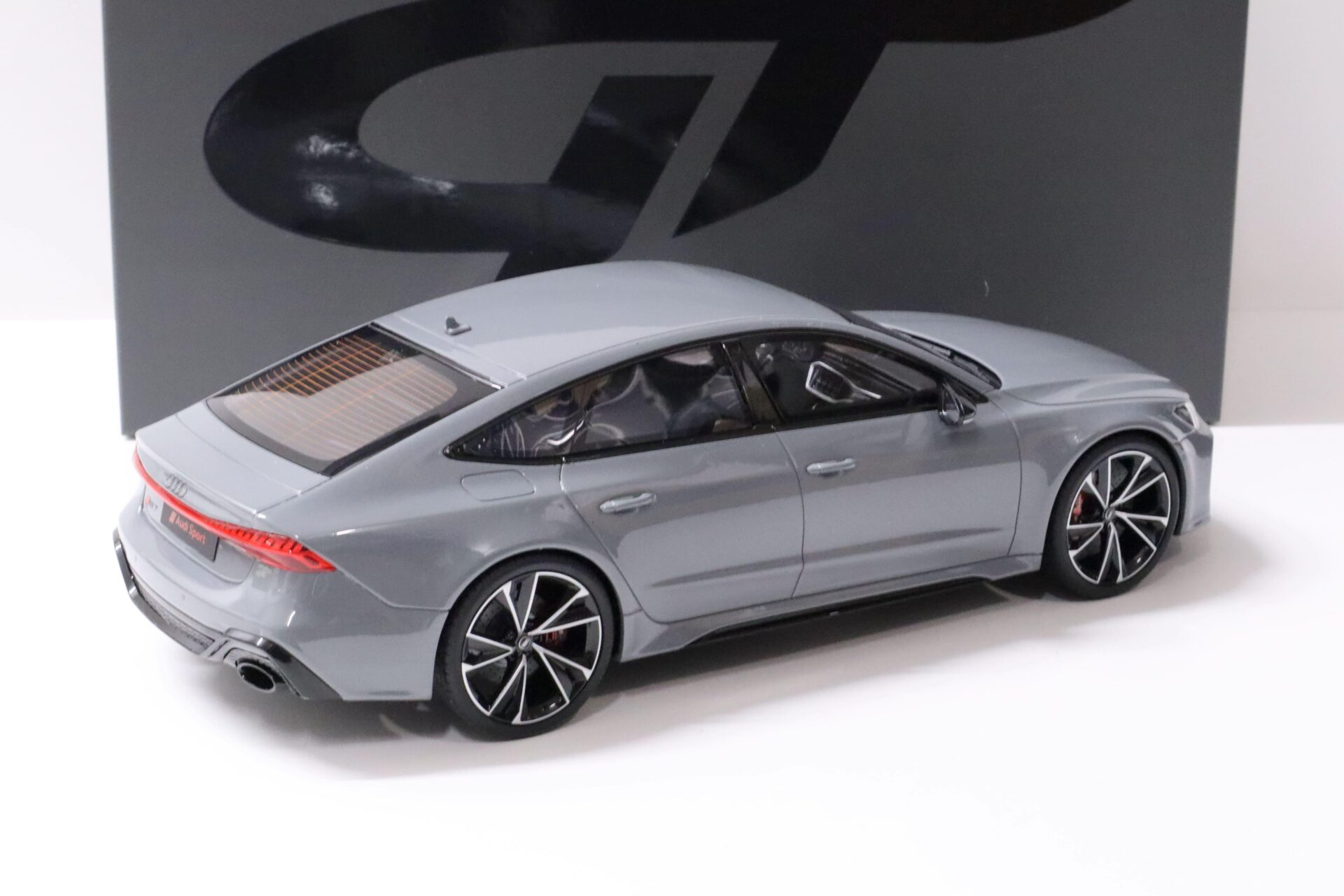 1:18 GT Spirit GT823 Audi RS7 (C8) Sportback Nardo grey 2020