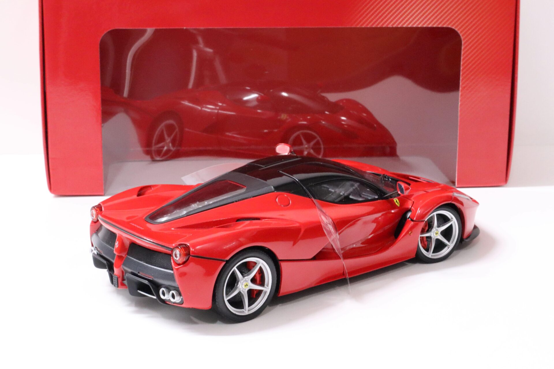 1:18 Hot Wheels Ferrari LaFerrari 2013 red BLY52
