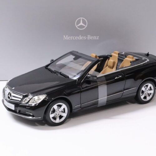 1:18 Norev Mercedes E-Klasse Cabriolet A207 obsidian black DEALER VERSION