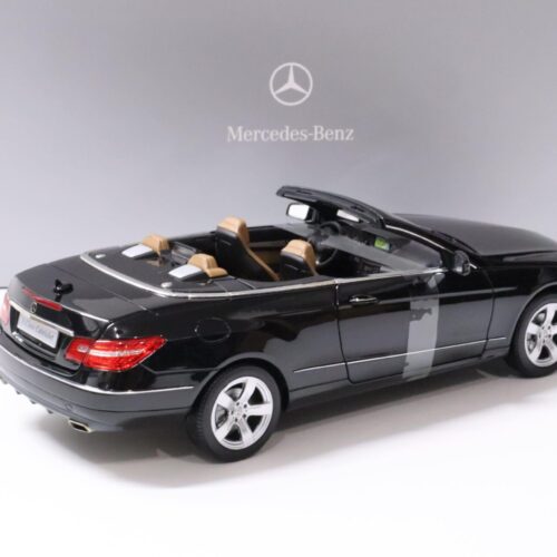 1:18 Norev Mercedes E-Klasse Cabriolet A207 obsidian black DEALER VERSION