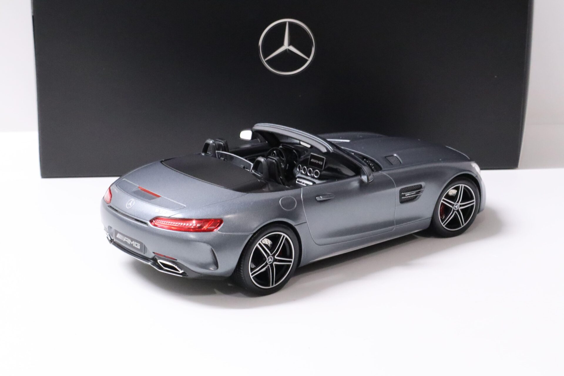 1:18 Norev Mercedes AMG GT C Roadster designo selenite grey magno DEALER VERSION