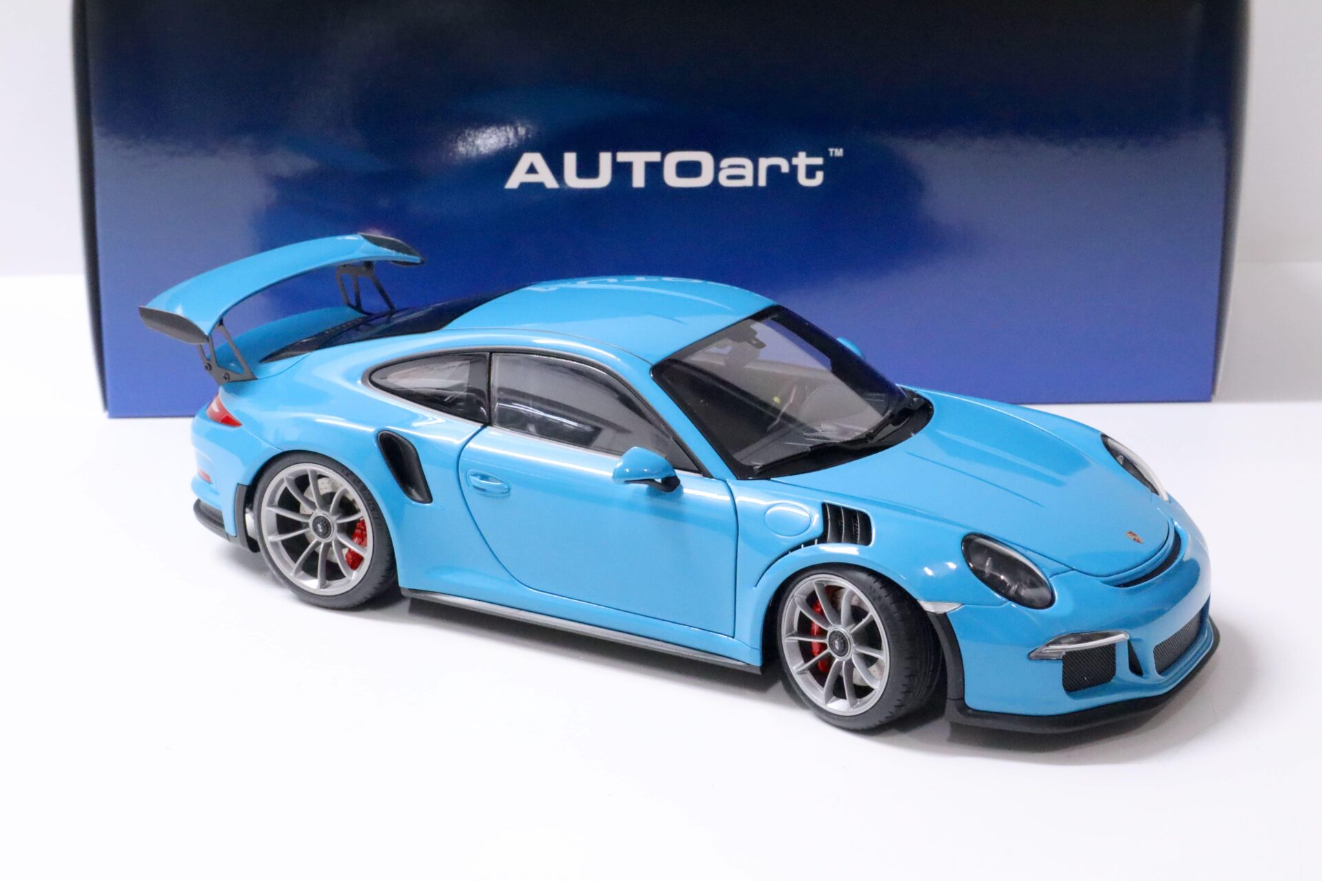1:18 AUTOart Porsche 911 (991) GT3 RS Miami blue/ dark grey wheels