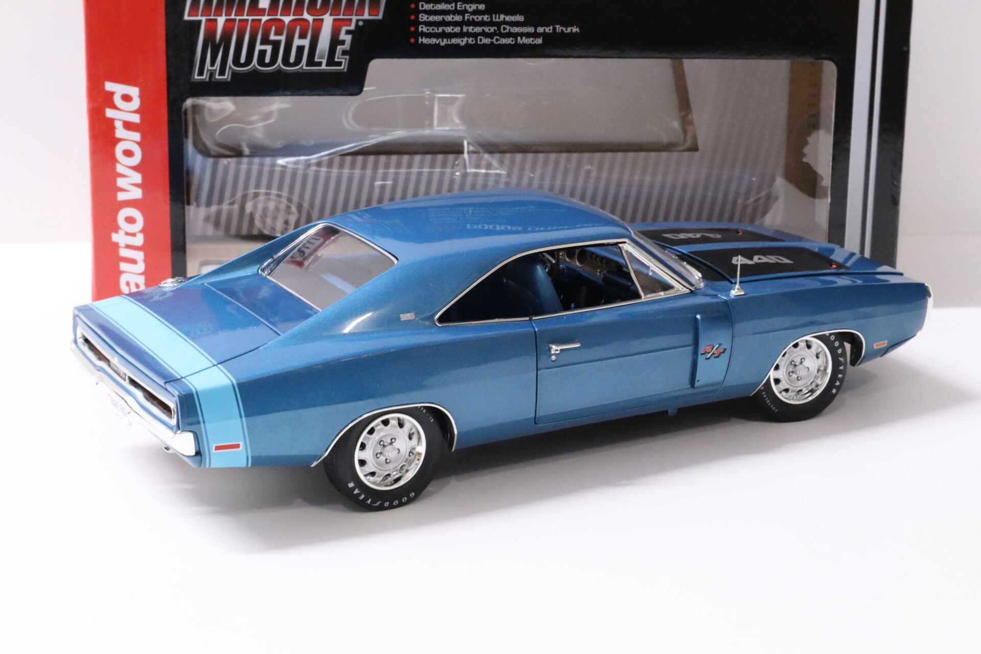 1:18 Auto World 1970 Dodge Charger 440 R/T SE Coupe blue metallic