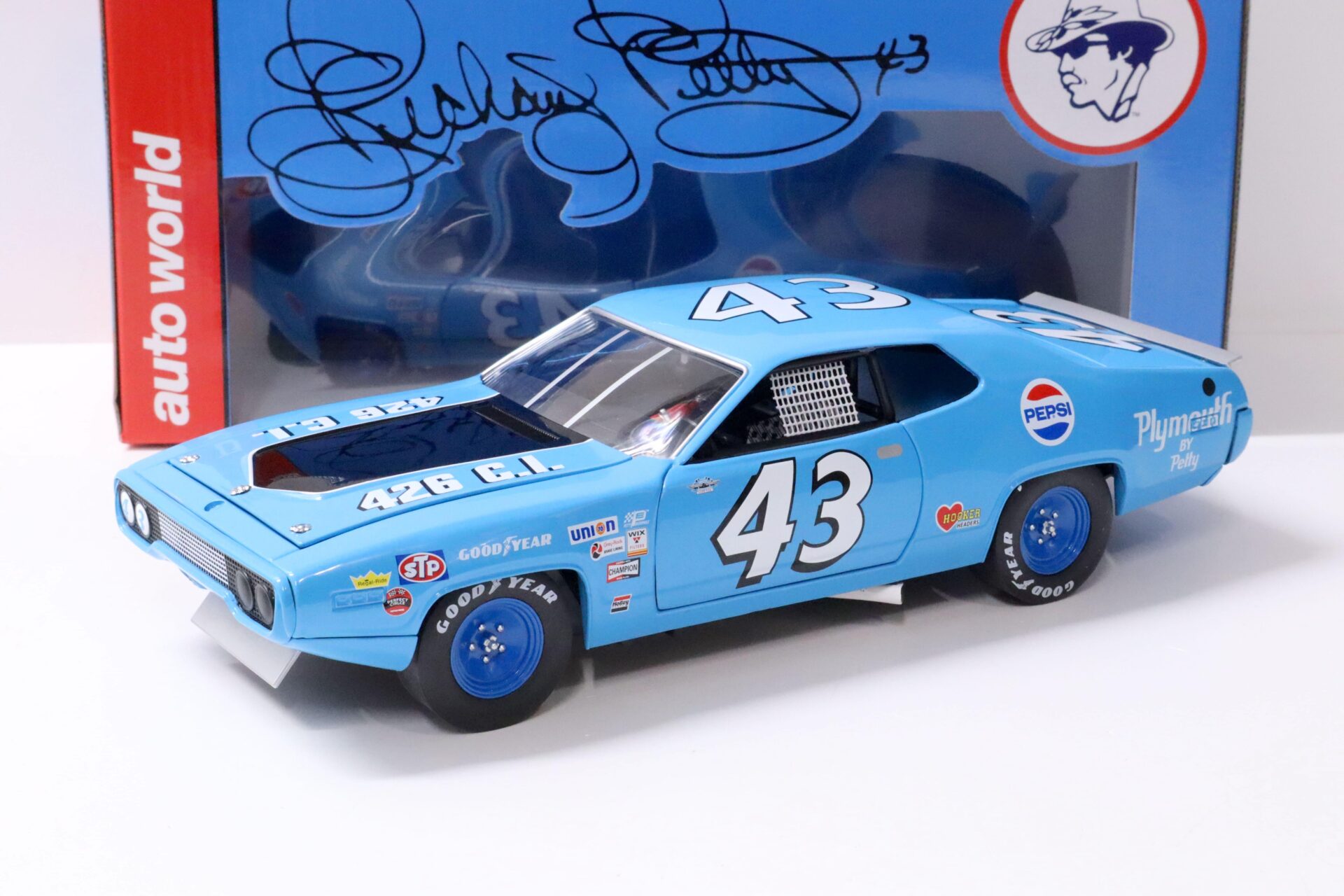 ID 60504 orig.jpg 1:18 Auto World 1971 Plymouth Road Runner 426 C.I. Coupe Richard Petty #43 blue