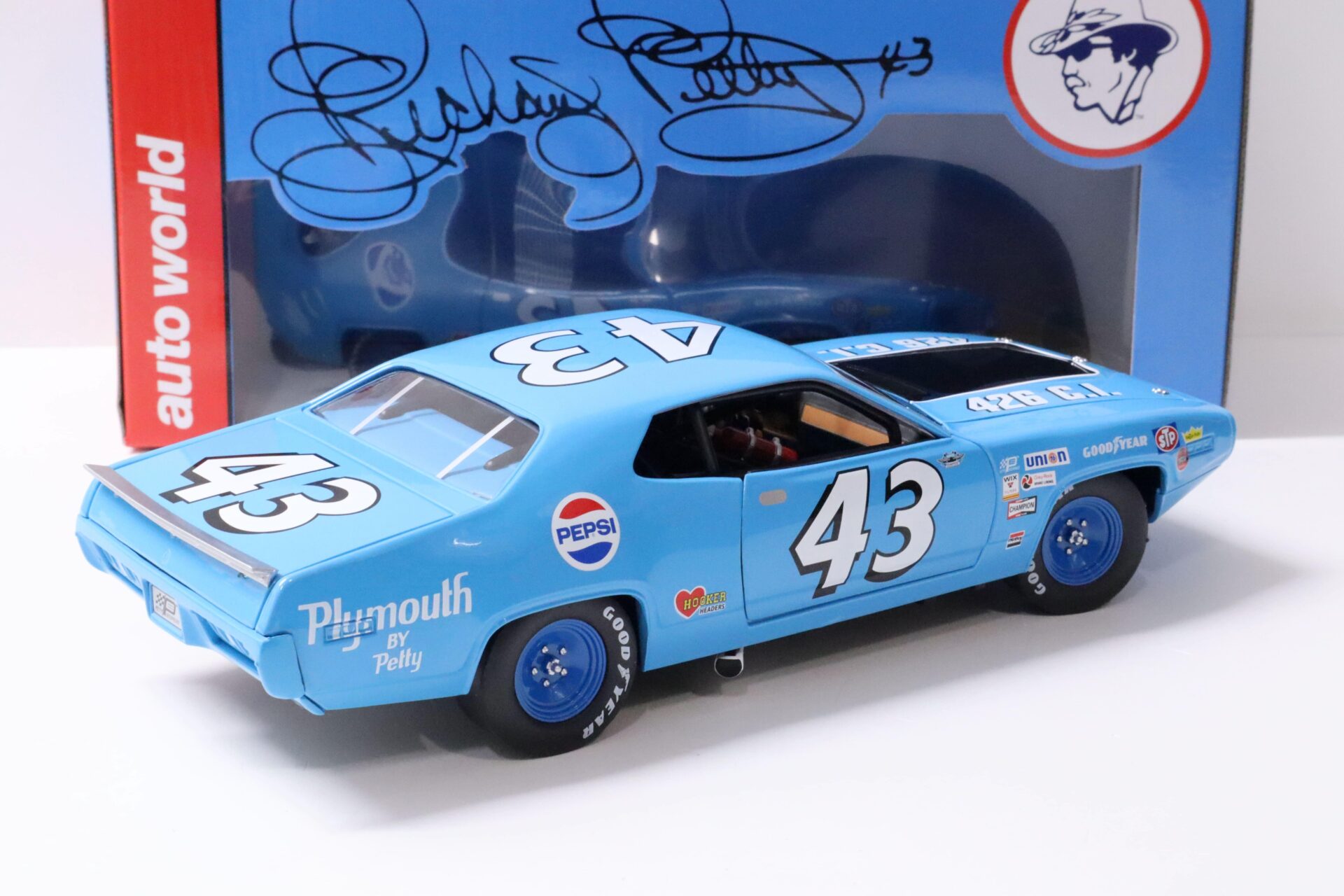 1:18 Auto World 1971 Plymouth Road Runner 426 C.I. Coupe Richard Petty #43 blue