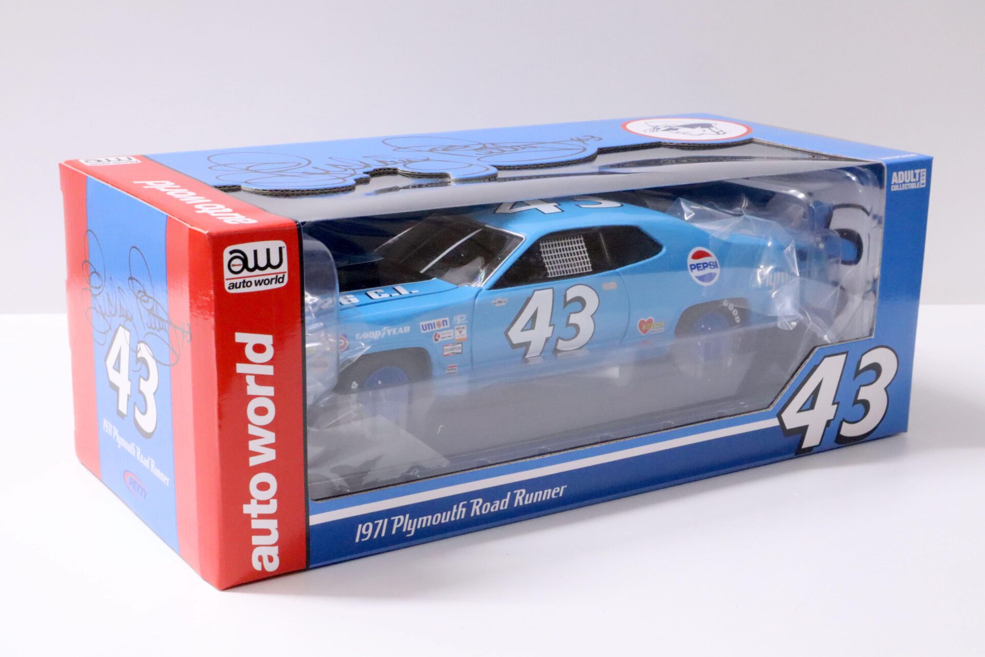 1:18 Auto World 1971 Plymouth Road Runner 426 C.I. Coupe Richard Petty #43 blue