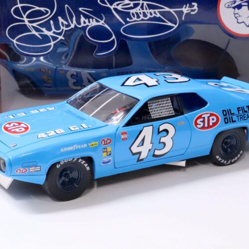 1:18 Auto World 1972 Plymouth Road Runner 426 C.I. Coupe Richard Petty #43 blue