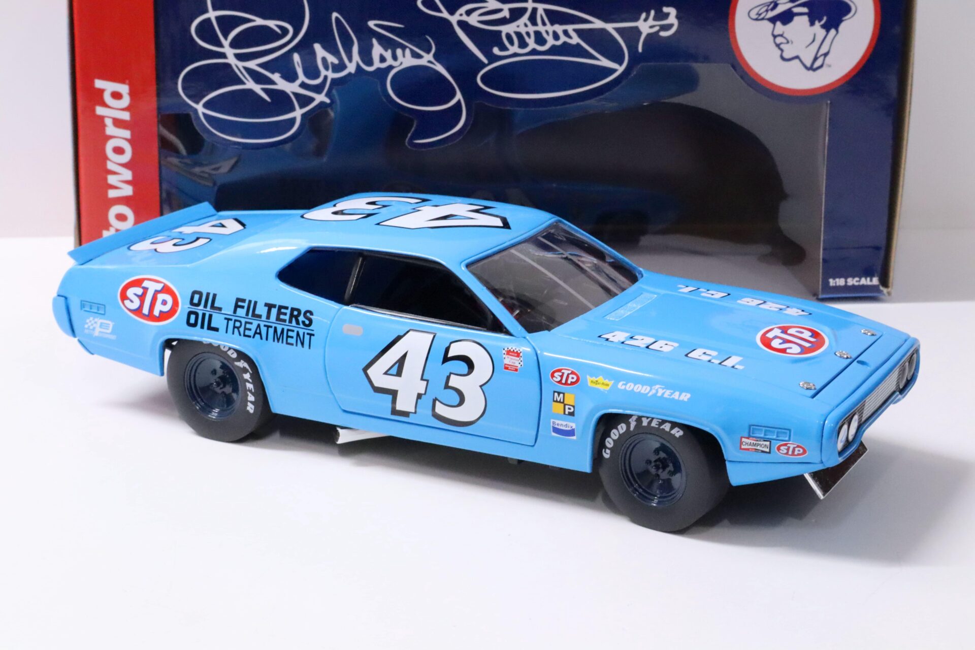 1:18 Auto World 1972 Plymouth Road Runner 426 C.I. Coupe Richard Petty #43 blue