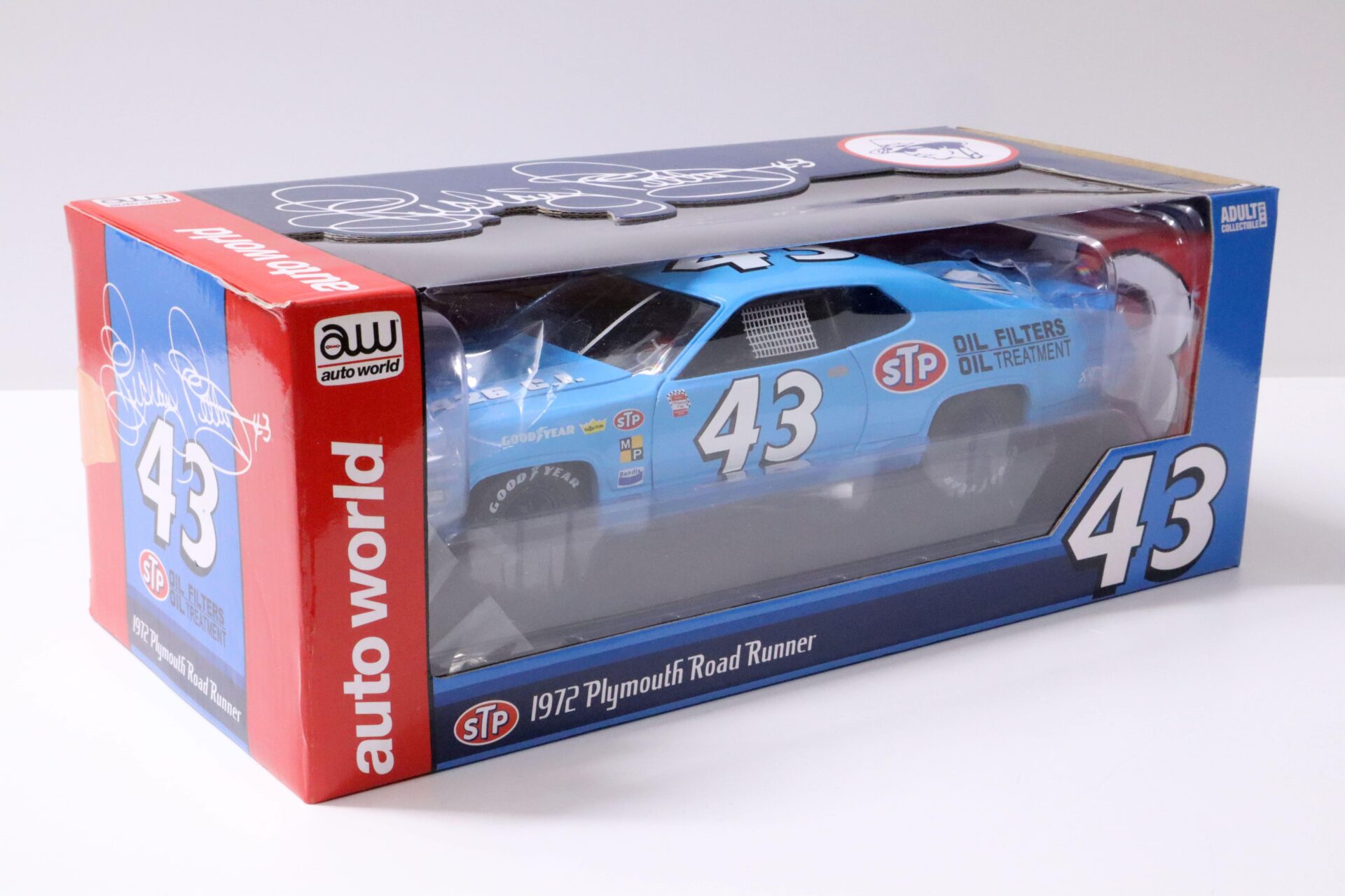 1:18 Auto World 1972 Plymouth Road Runner 426 C.I. Coupe Richard Petty #43 blue
