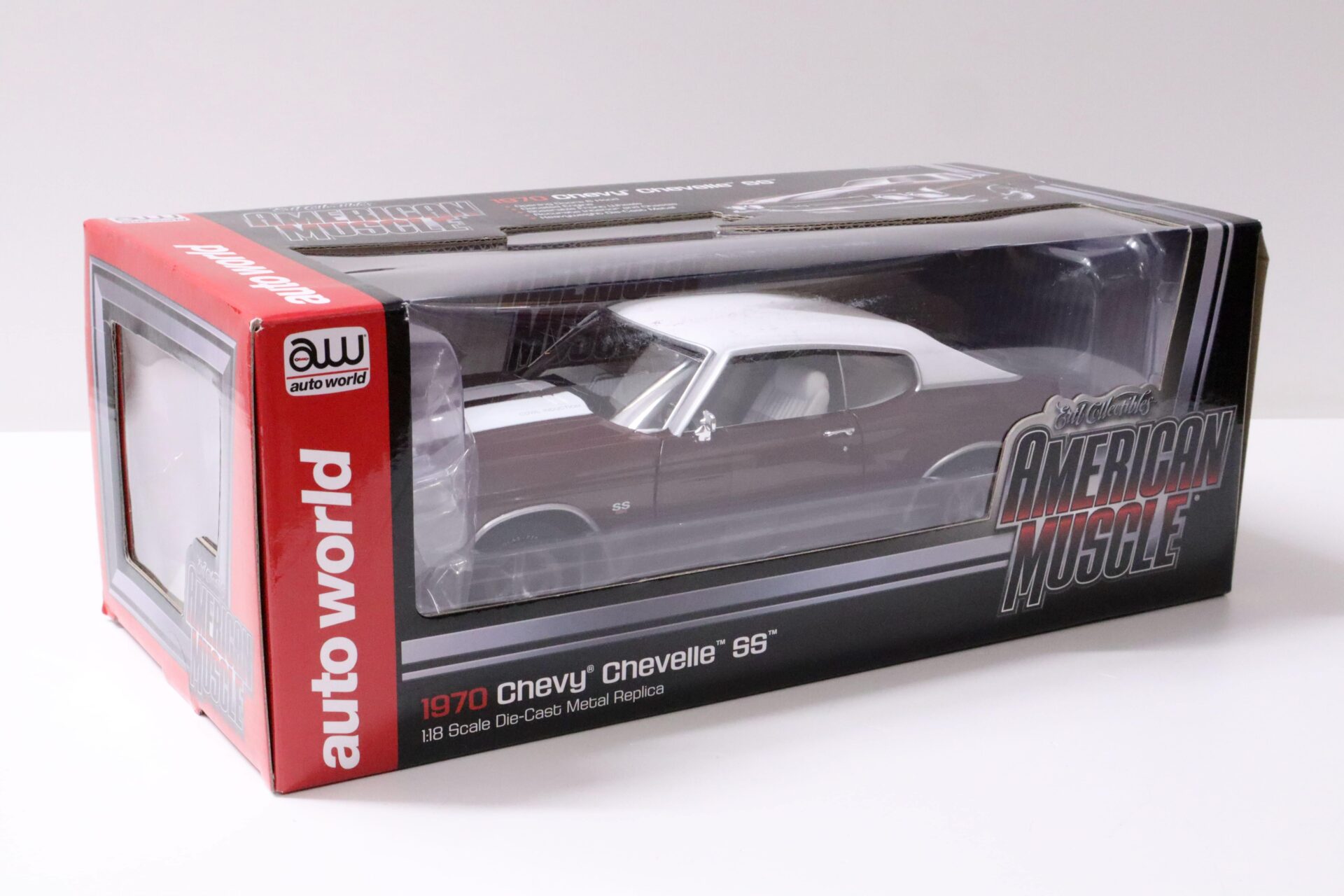 1:18 Auto World 1970 Chevrolet Chevelle SS 454 Coupe dark red/ white