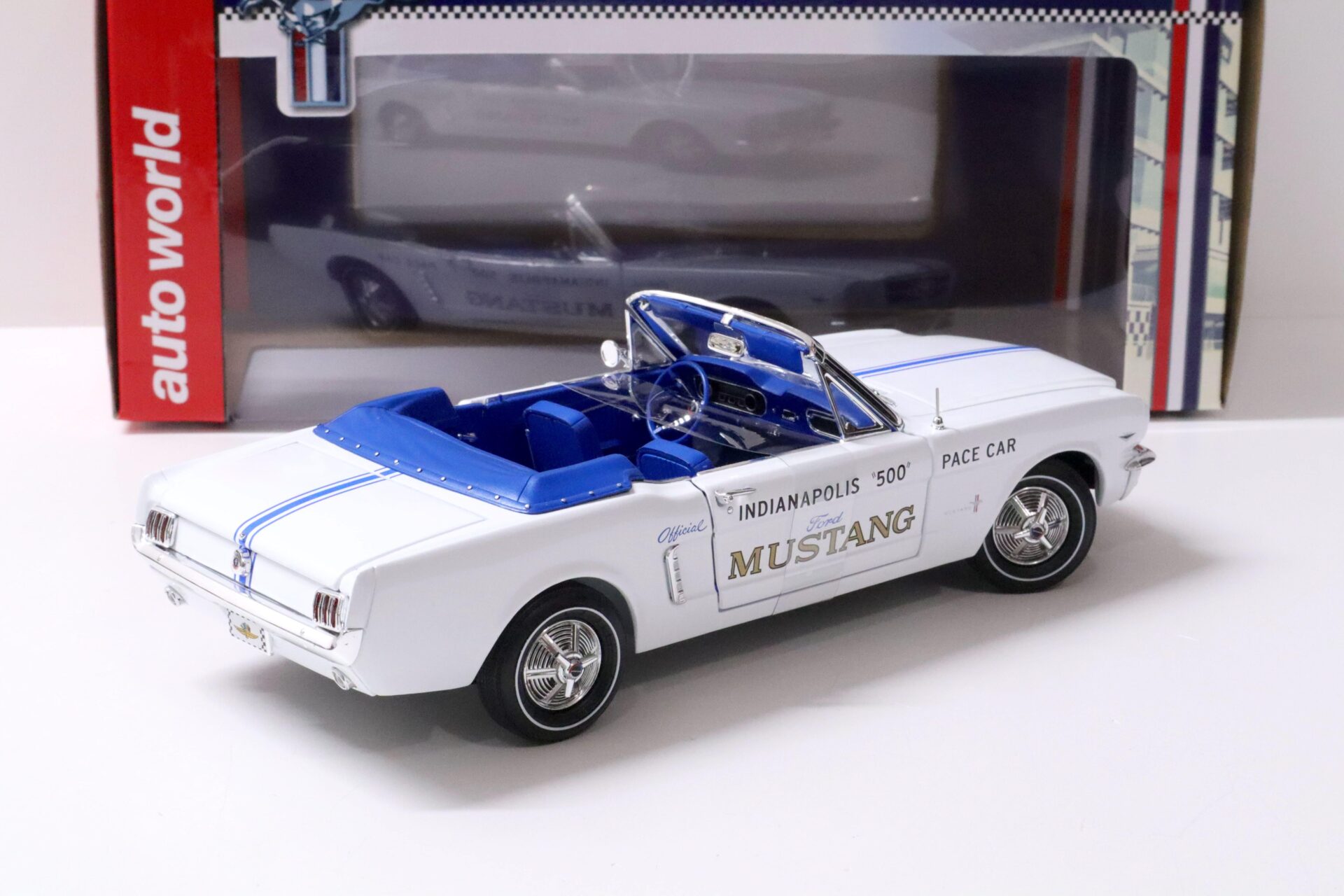 1:18 Auto World 1964 1/2 Ford Mustang Convertible Indianapolis 500 PACE Car white