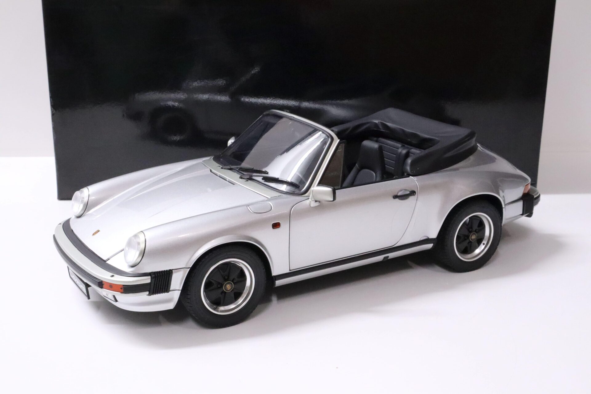 1:12 Premium ClassiXXs Porsche 911 Carrera 3.2 Cabriolet silver metallic