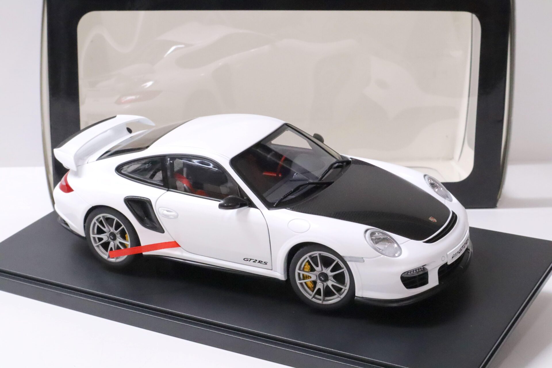 1:18 AUTOart Porsche 911 (997) GT2 RS white/ Carbon