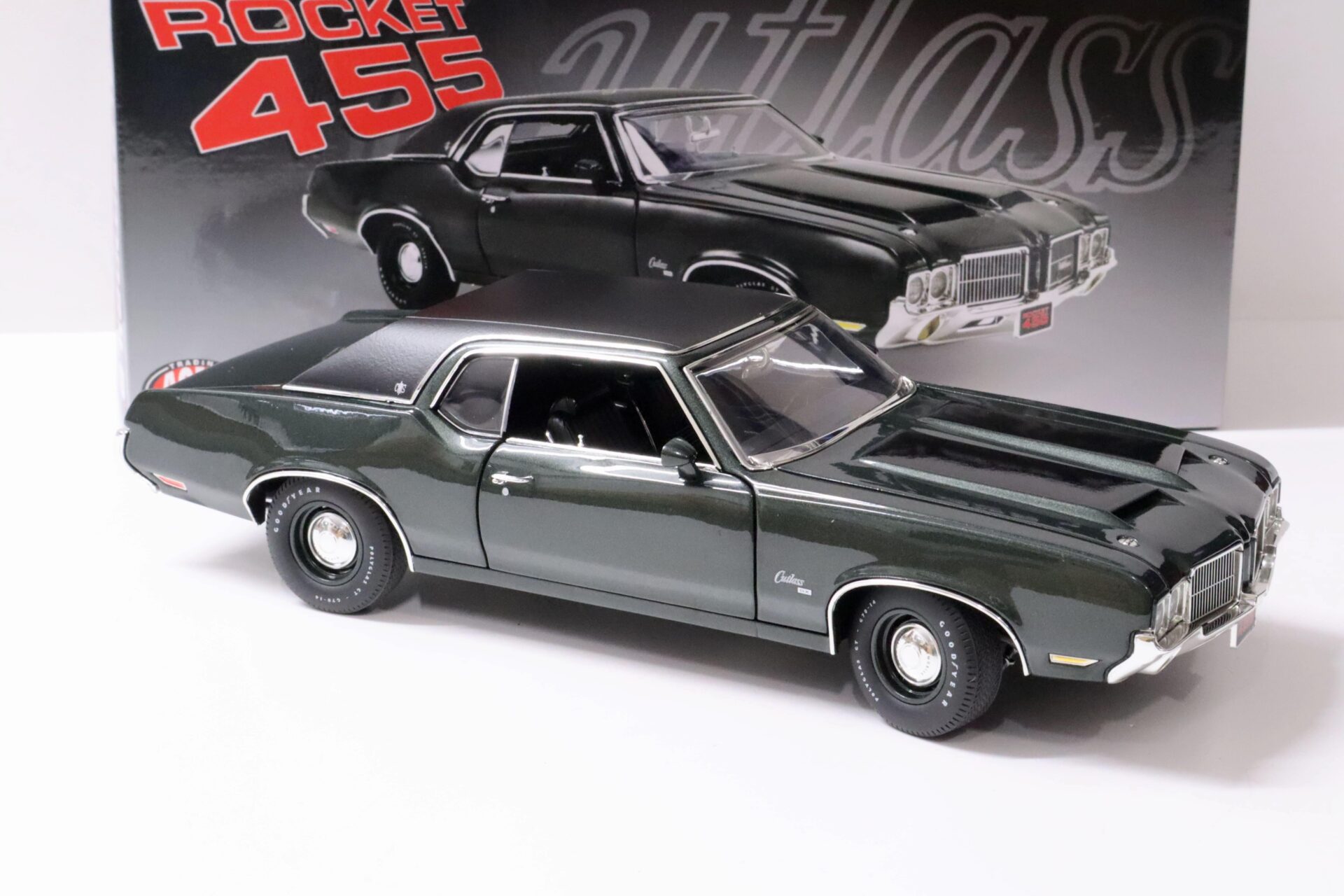 1:18 ACME 1971 Oldsmobile Cutlass SX Rocket 455 antique green/ black vinyl roof
