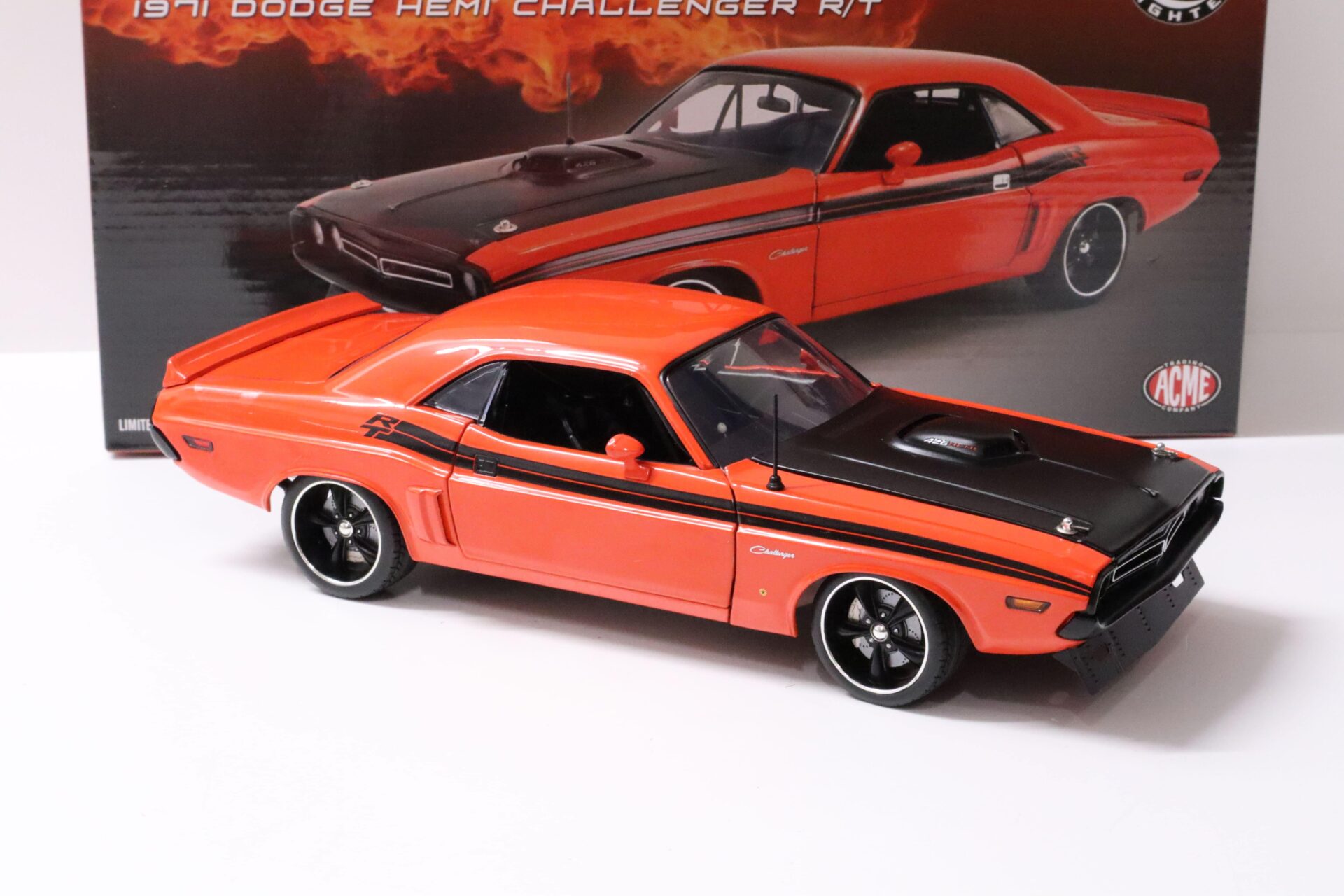 1:18 ACME 1971 Dodge Challenger R/T 426 Hemi Street Fighter FIREBALL orange