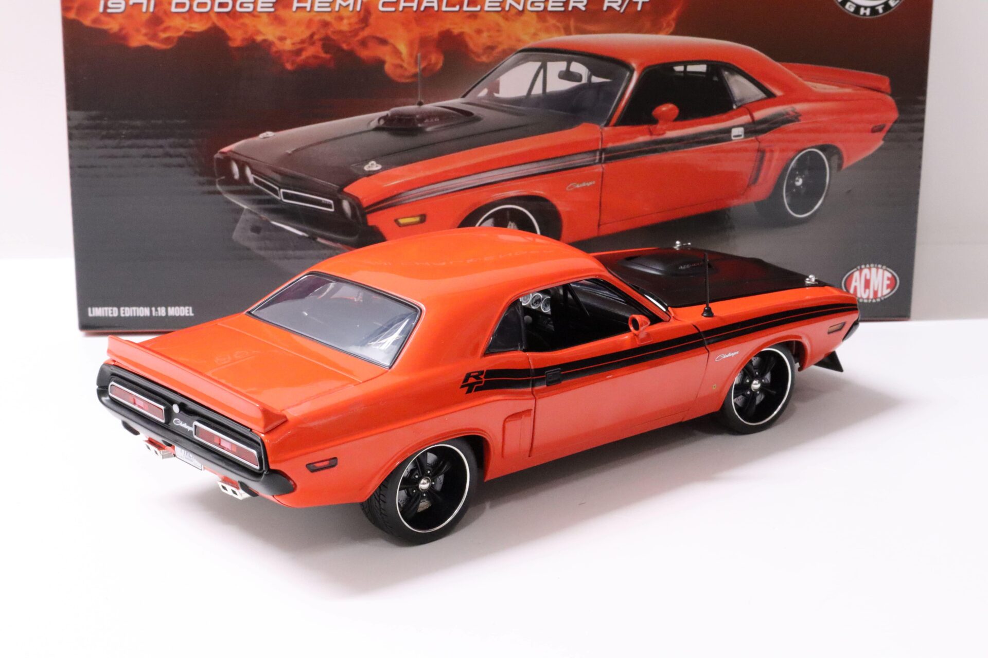 1:18 ACME 1971 Dodge Challenger R/T 426 Hemi Street Fighter FIREBALL orange