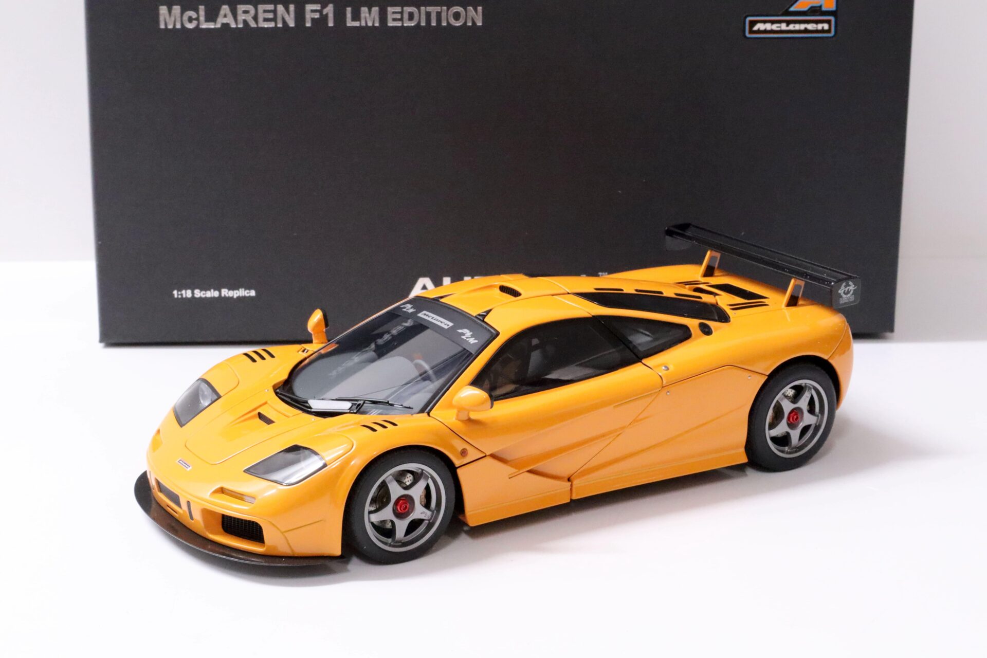 ID 60840 orig.jpg 1:18 AUTOart McLaren F1 LM Edition orange 76011 Diecast