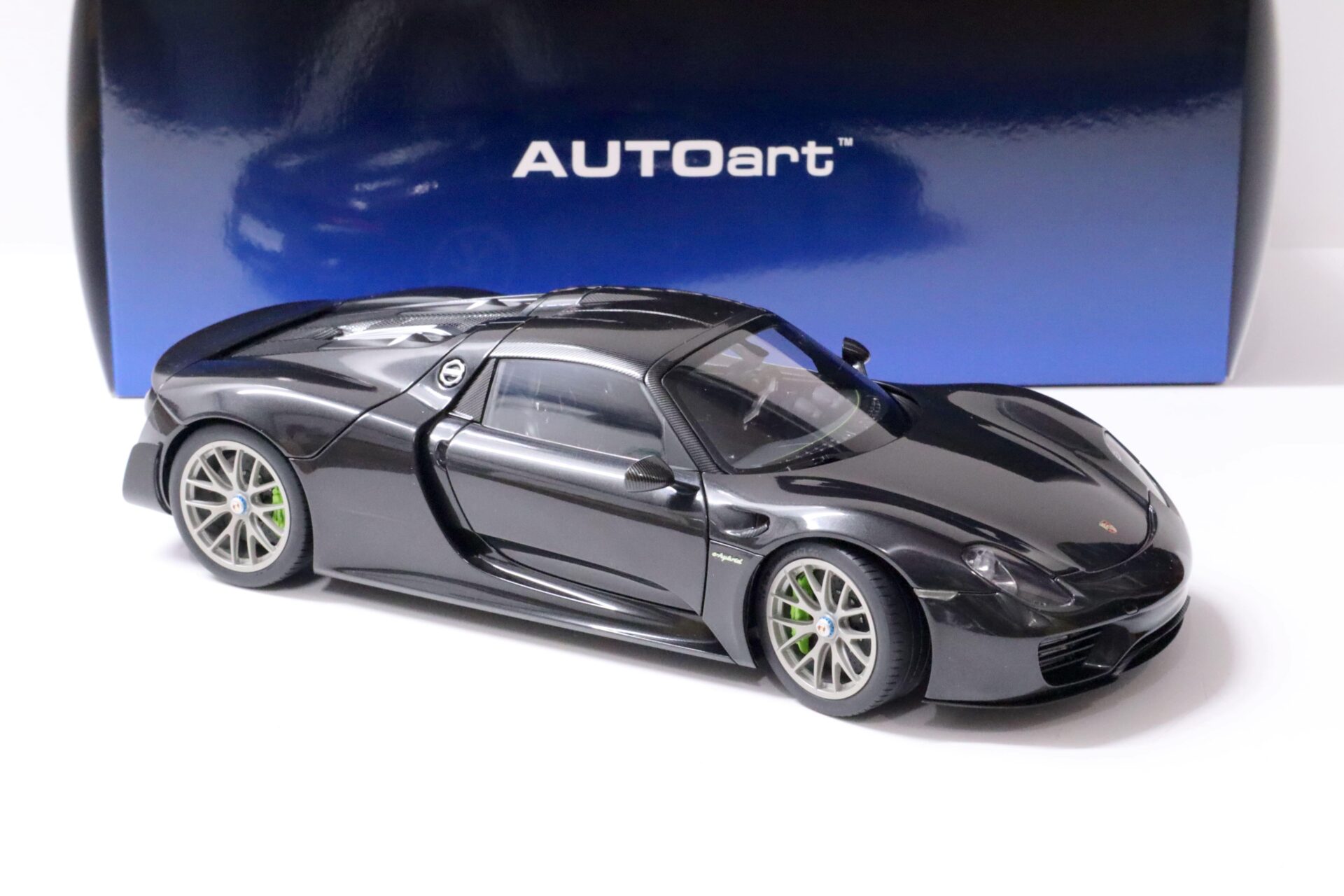 1:18 AUTOart Porsche 918 Spyder Basalt black metallic 2013