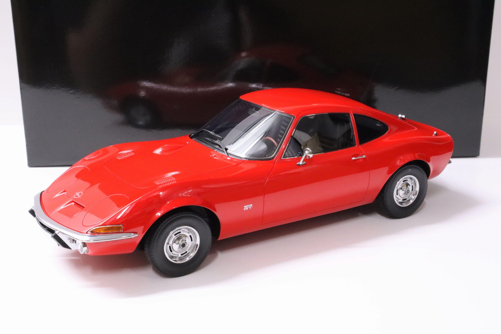 ID 60952 orig.jpg 1:12 Premium ClassiXXs Opel GT Coupe red 1968