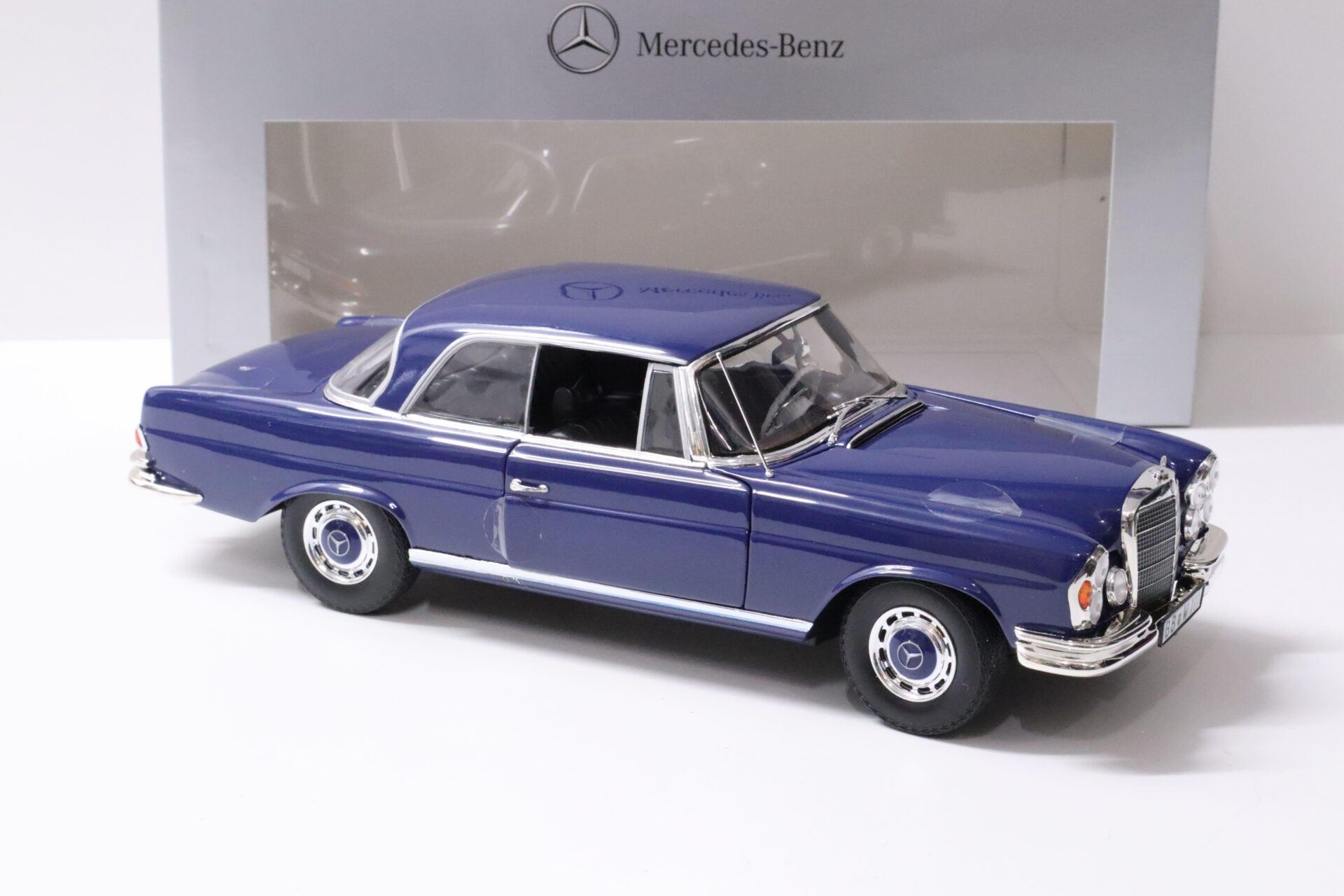 1:18 Norev Mercedes 280 SE Coupe W108 dark blue DEALER VERSION