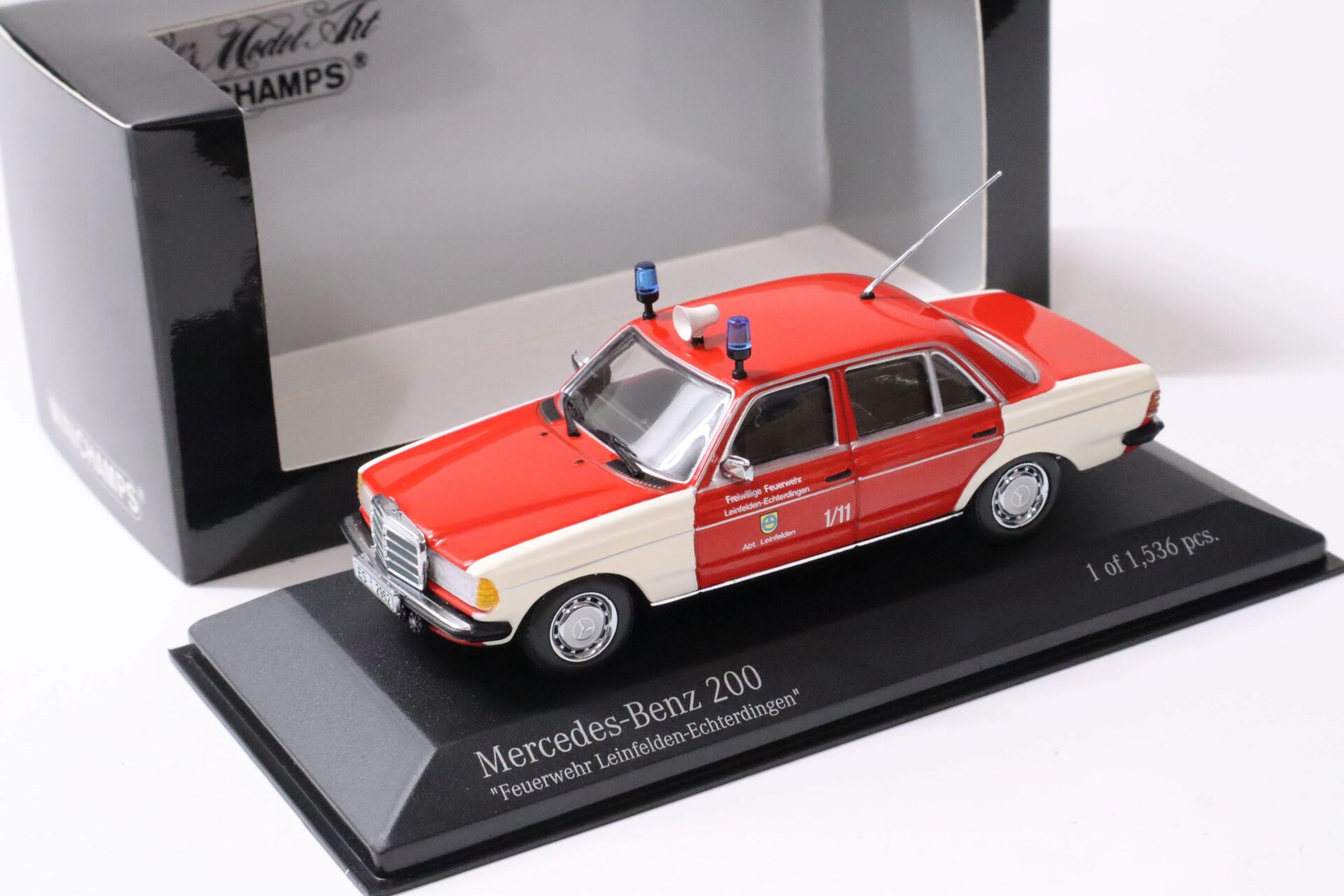 1:43 Minichamps Mercedes 200 W123 Sedan Feuerwehr Leinfelden-Echterdingen