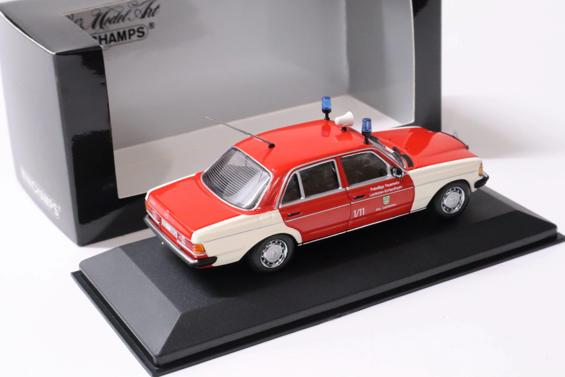 1:43 Minichamps Mercedes 200 W123 Sedan Feuerwehr Leinfelden-Echterdingen