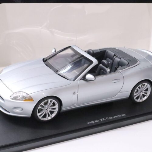 1:18 AUTOart Jaguar XK Cabriolet 2006 Liquid silver metallic