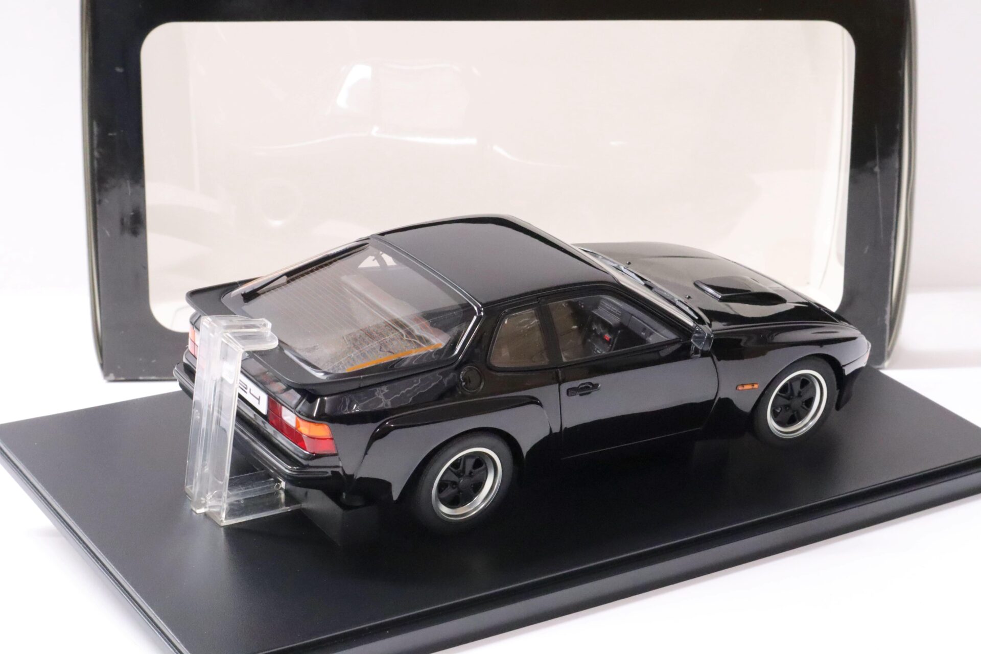 1:18 AUTOart Porsche 924 Carrera GT 1980 black