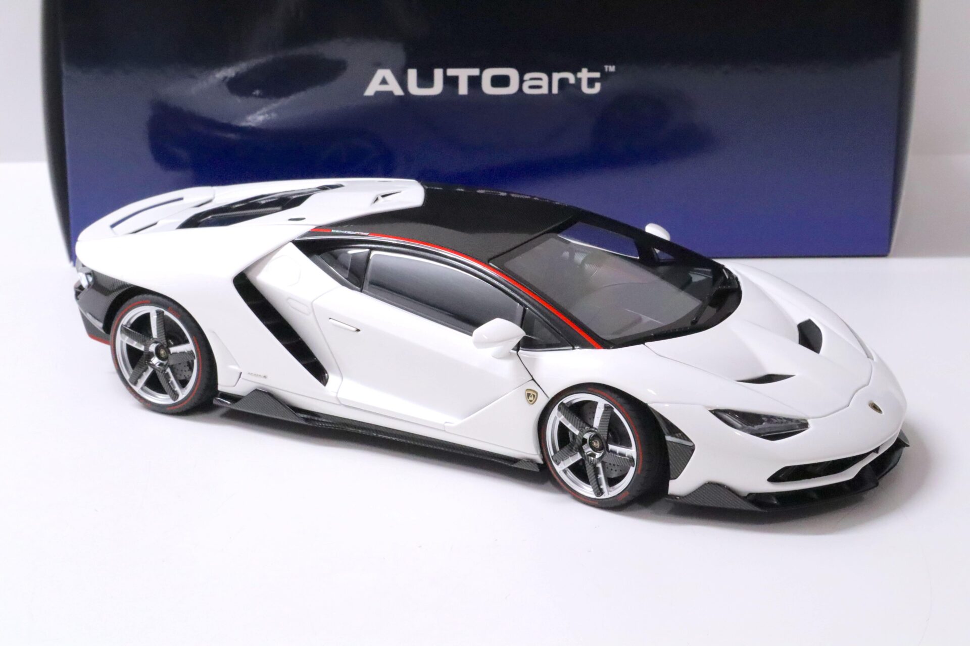 1:18 AUTOart Lamborghini Centenario 2017 Bianco Isis/ Solid white 79111