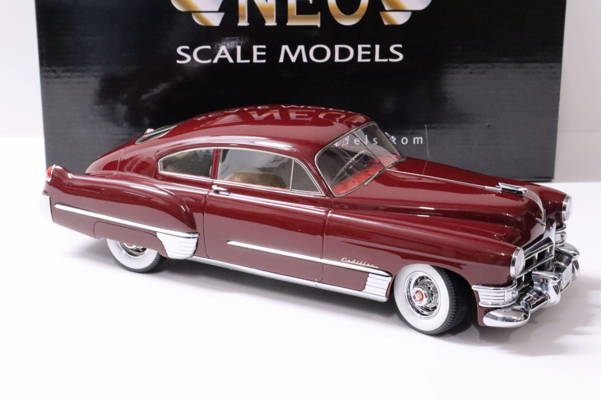 1:18 NEO Cadillac Series 62 Club Coupe Sedanette 1949 dark red