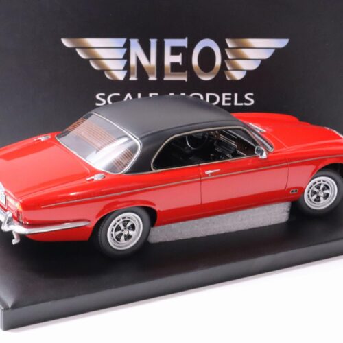 1:18 NEO Daimler Double Six Coupe 1979 red/ black roof