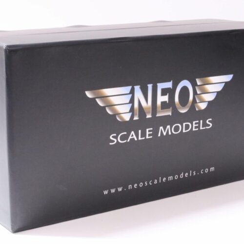 1:18 NEO Daimler Double Six Coupe 1979 red/ black roof