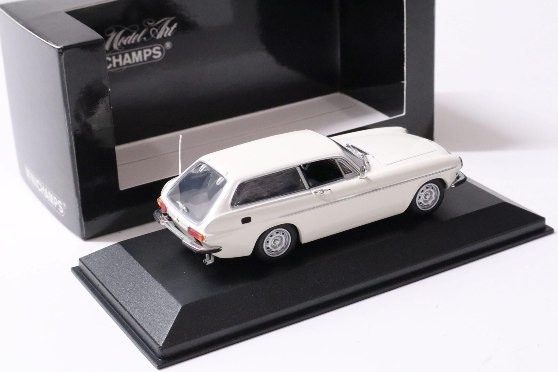 1:43 Minichamps Volvo P1800 ES Estate 1971 Californiavit white