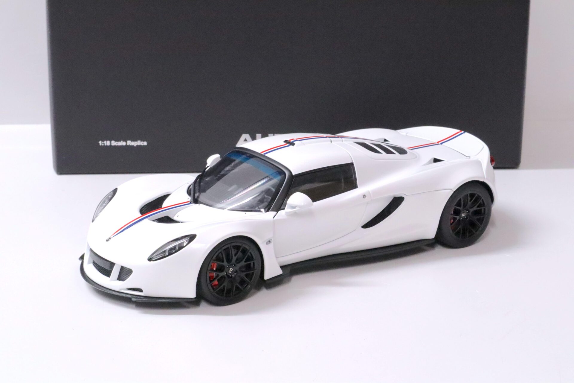 1:18 AUTOart Hennessey Venom GT Spyder 2010 white World Fastest Edition Die-Cast